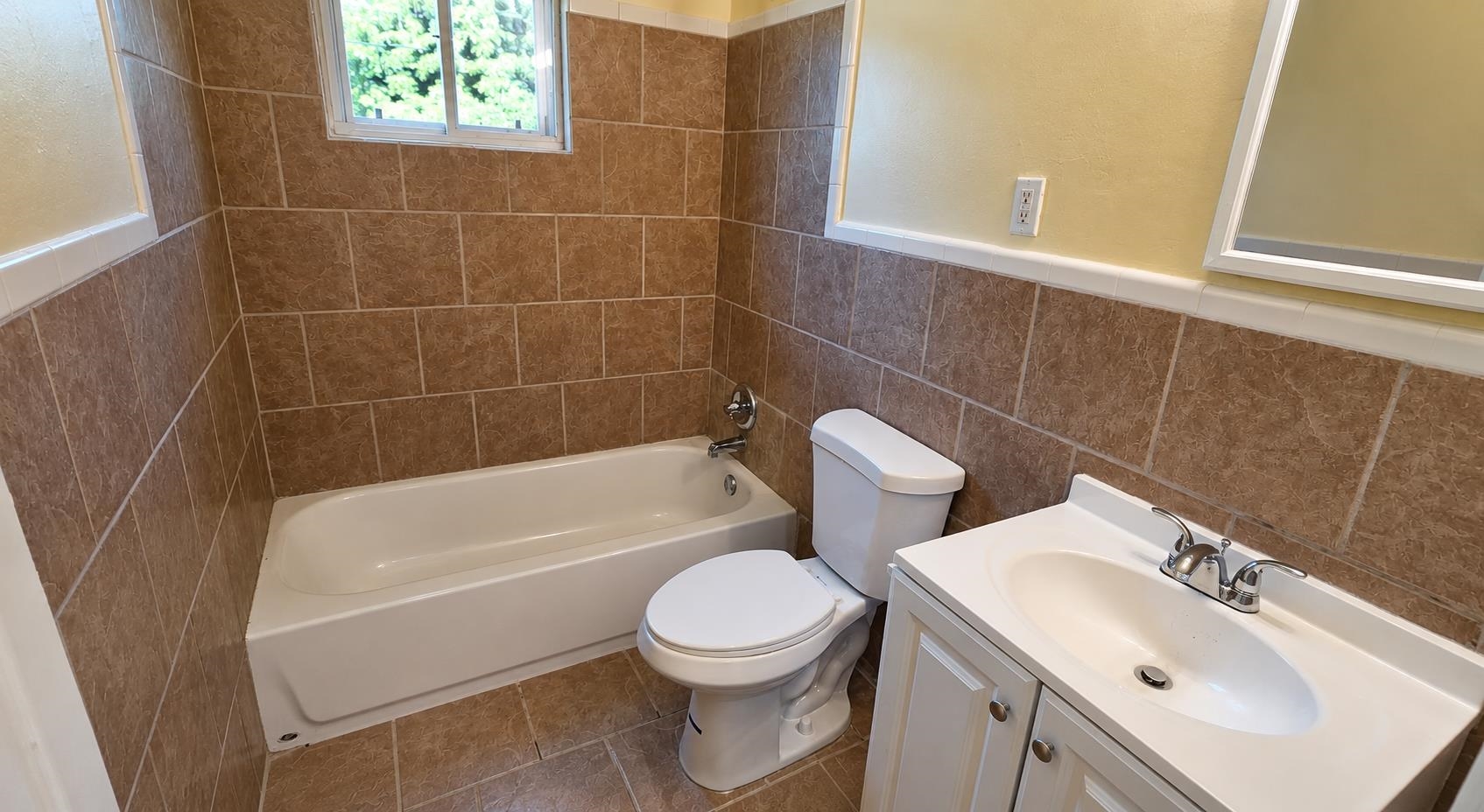646 Leacrest Ave Property Photo 4