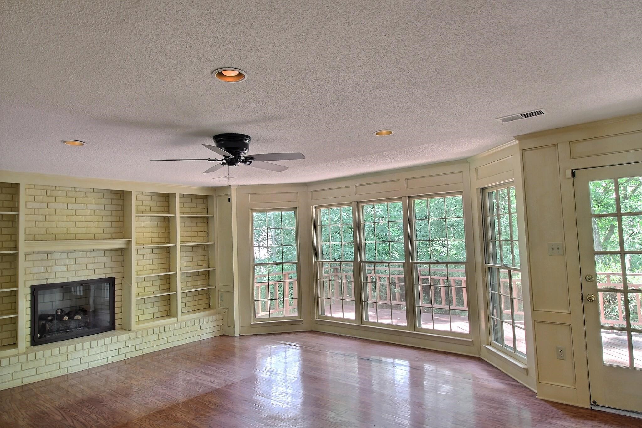7982 Dovie Ln Property Photo 8