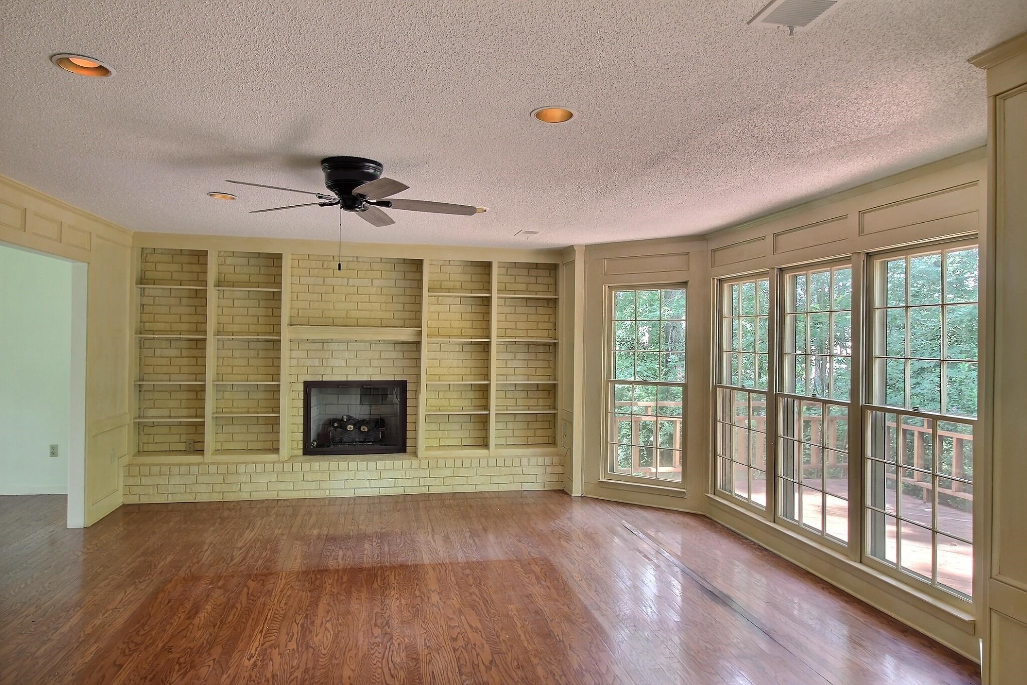 7982 Dovie Ln Property Photo 9