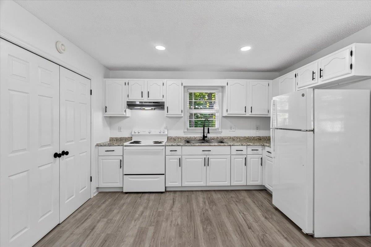 2717 Merle St Property Photo 2