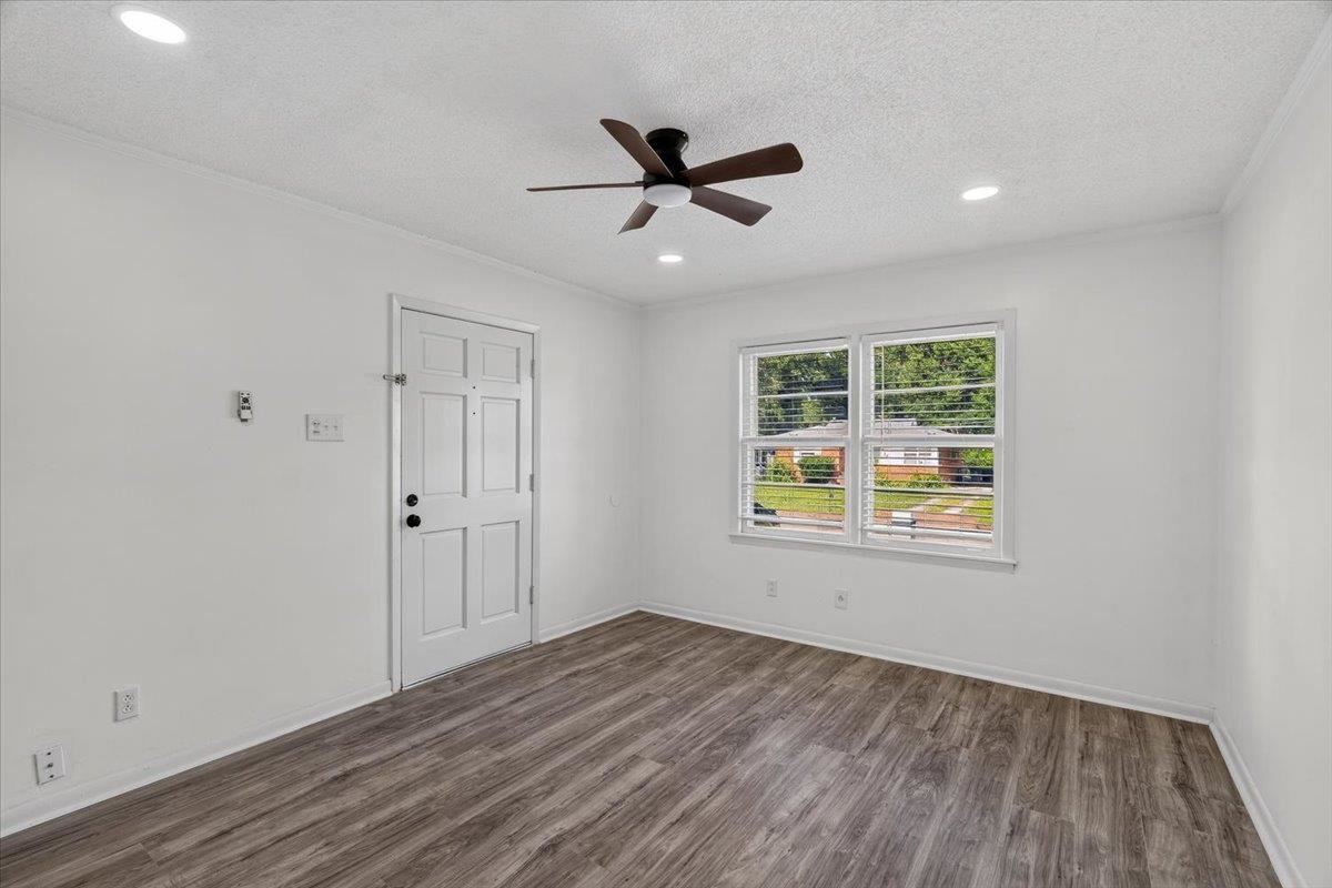 2717 Merle St Property Photo 6