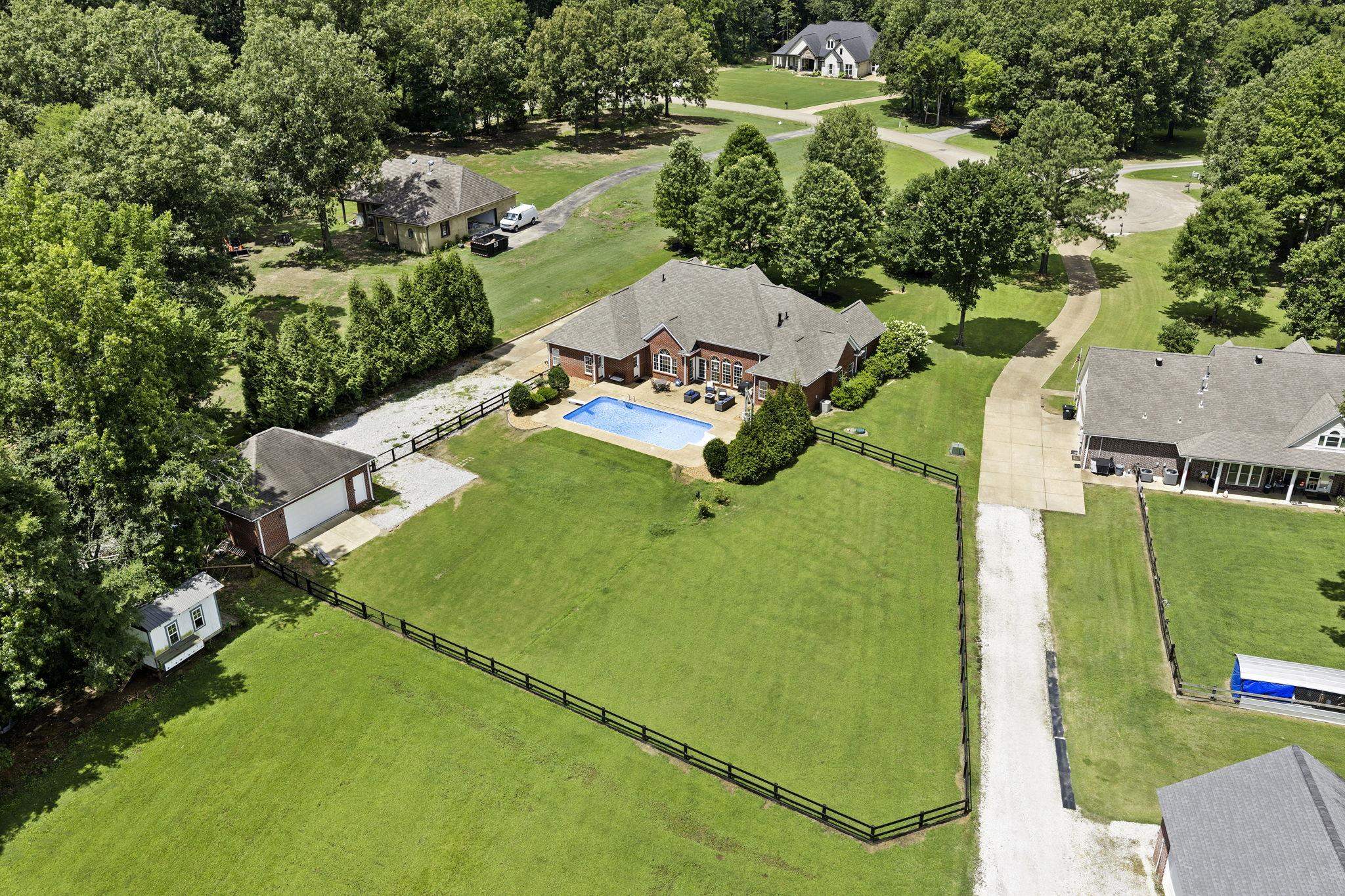 40 Macon Ridge Cv Property Photo 2