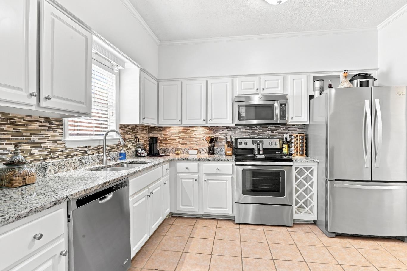 8145 Hunters Grove Ln Property Photo 7