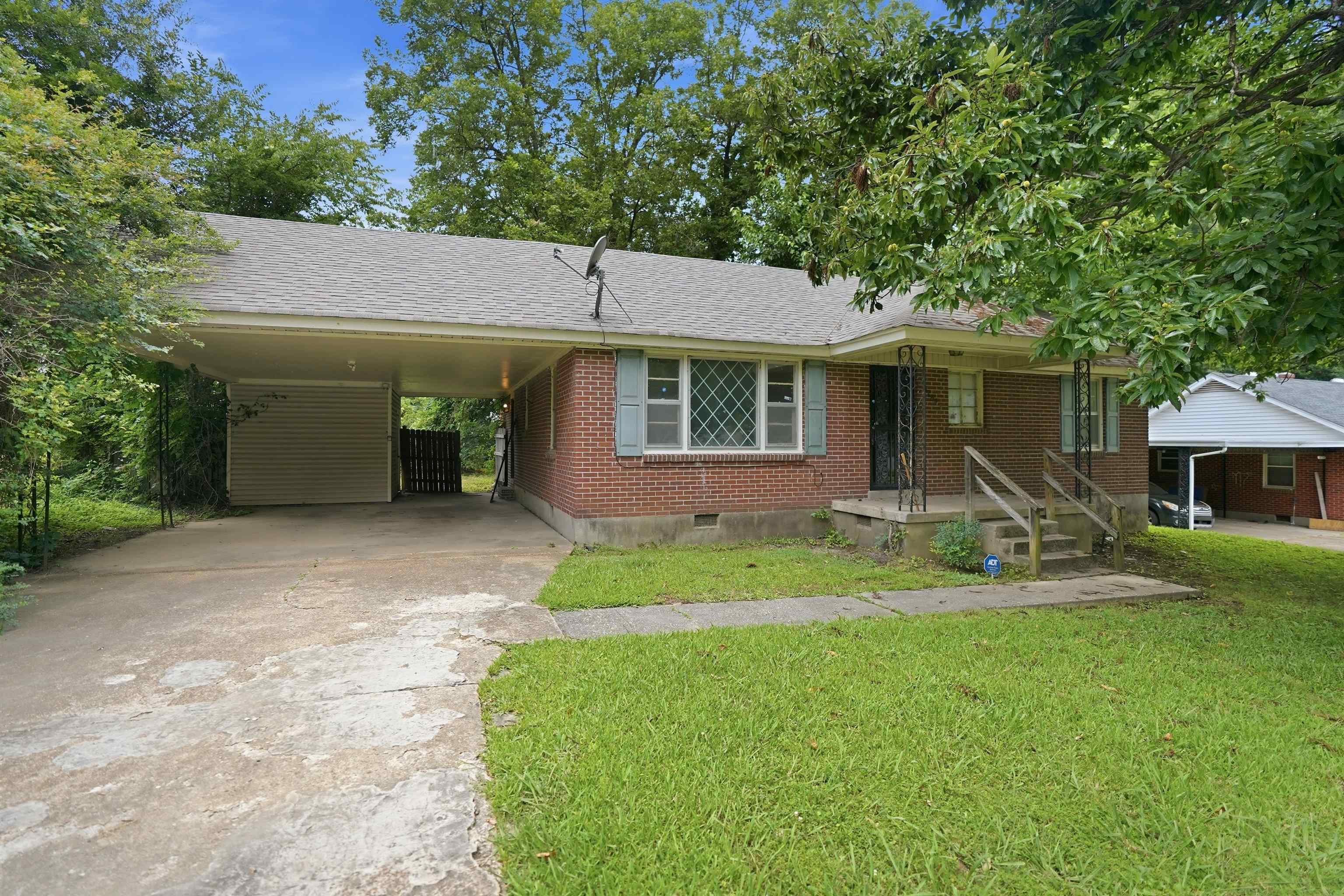 3285 Beechmont St Property Photo 2