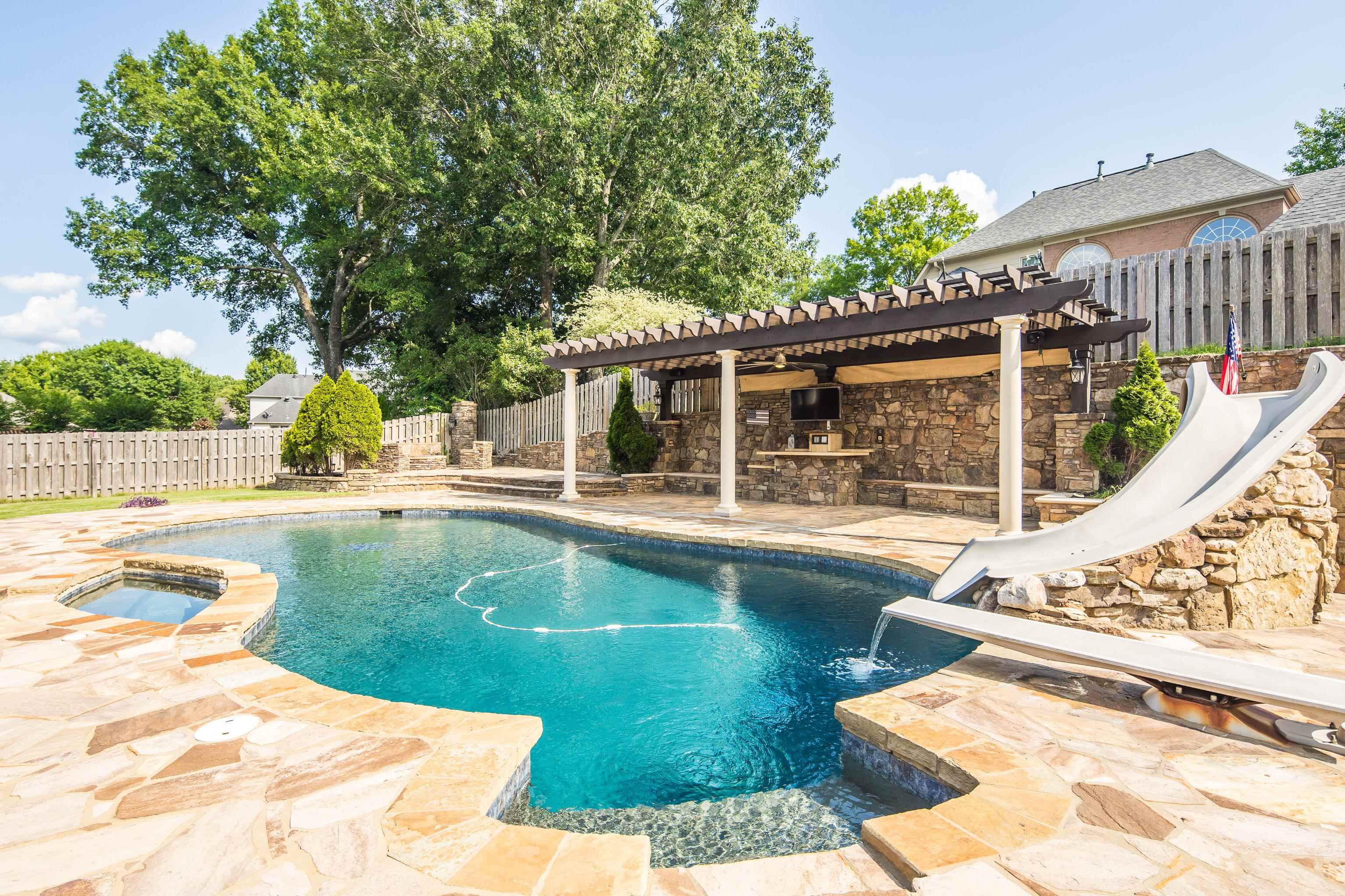 1817 LILES LN Property Photo 1