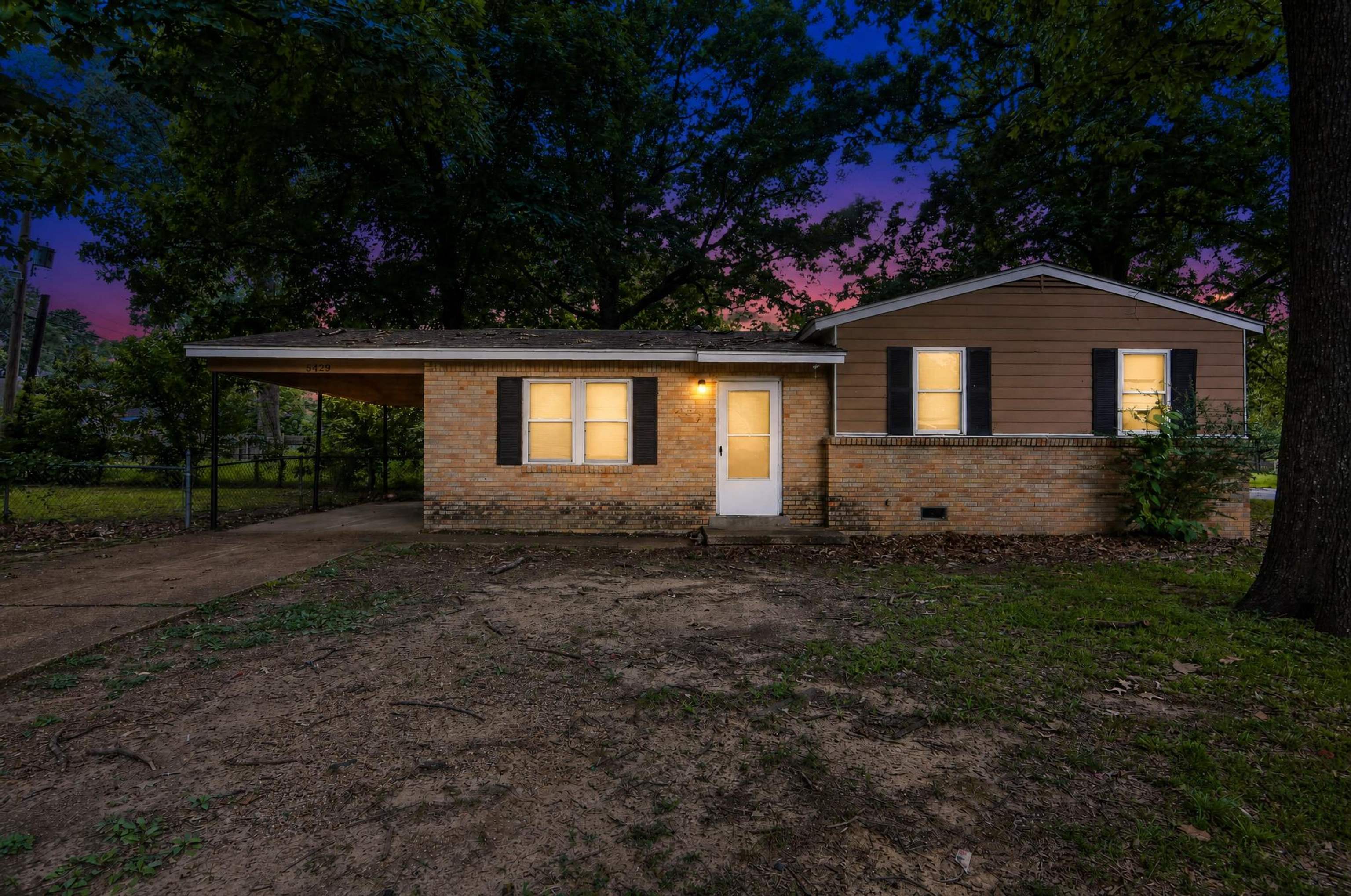 5423 Lexie St Property Photo 2
