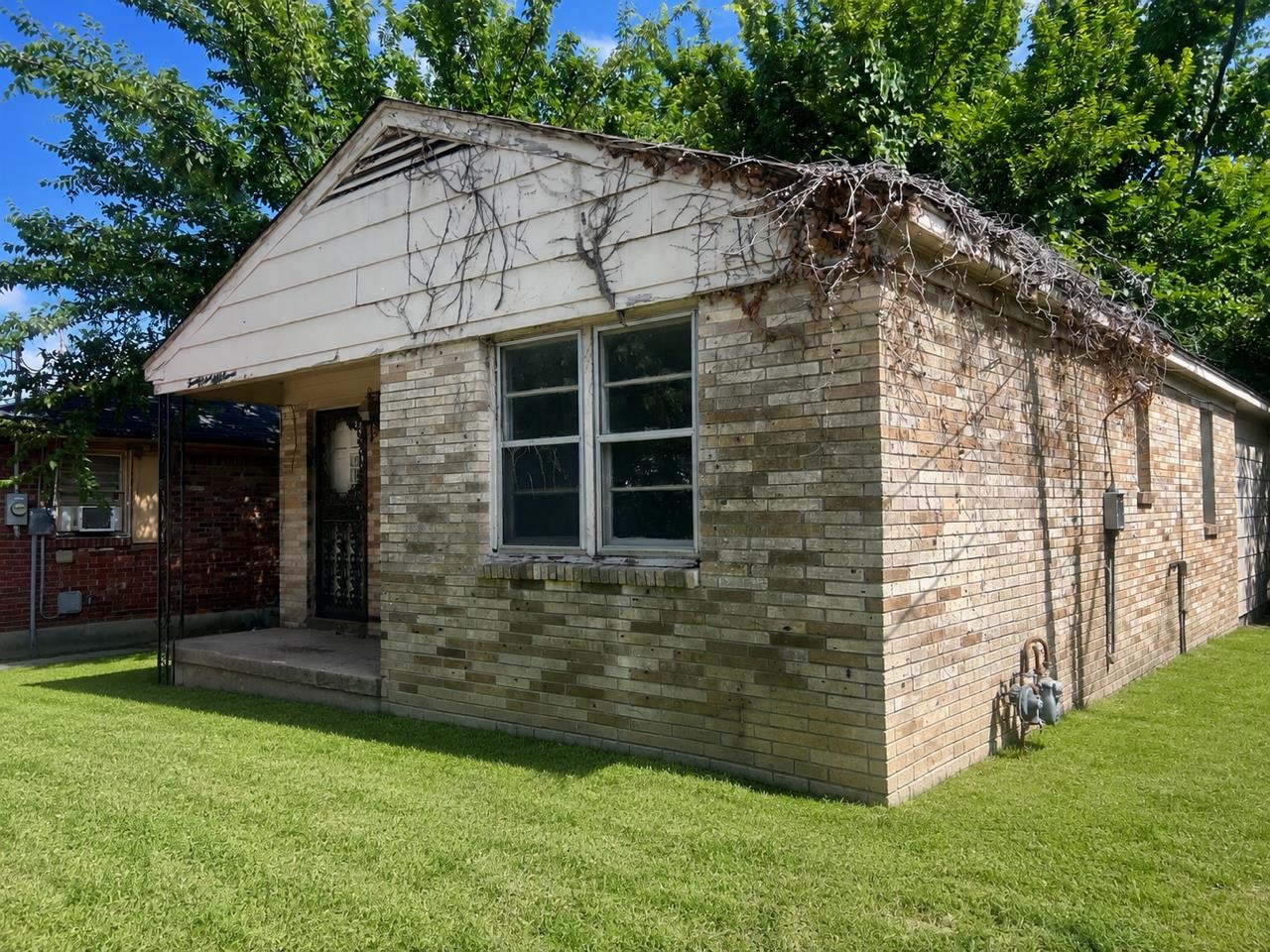 2157 Wabash Ave Property Photo 2