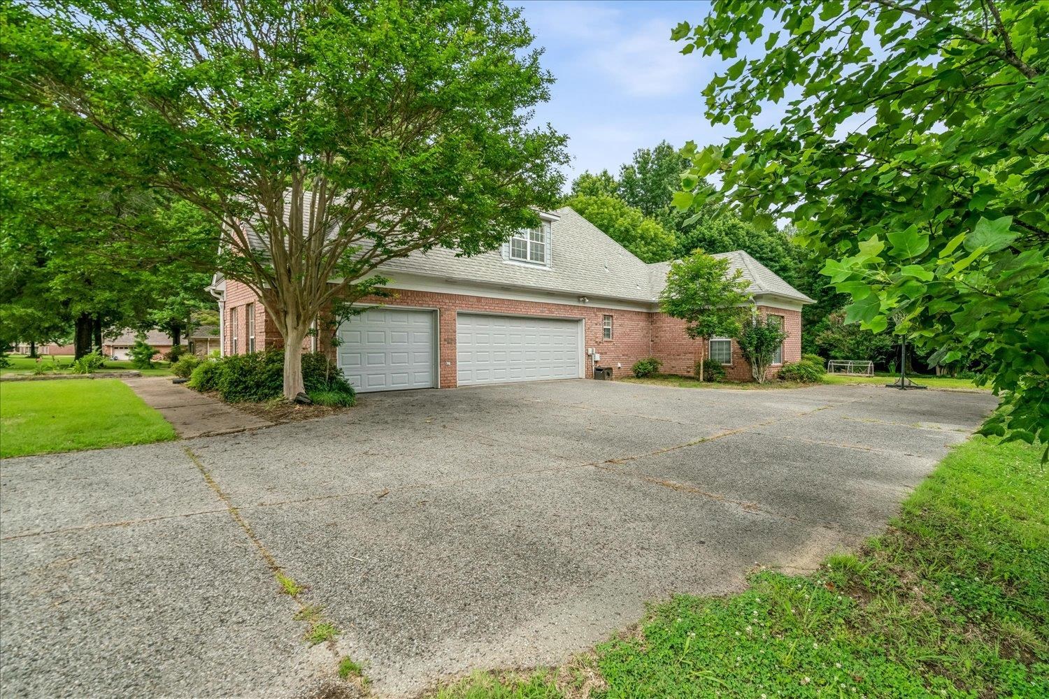 130 Woodmont Dr Property Photo 32