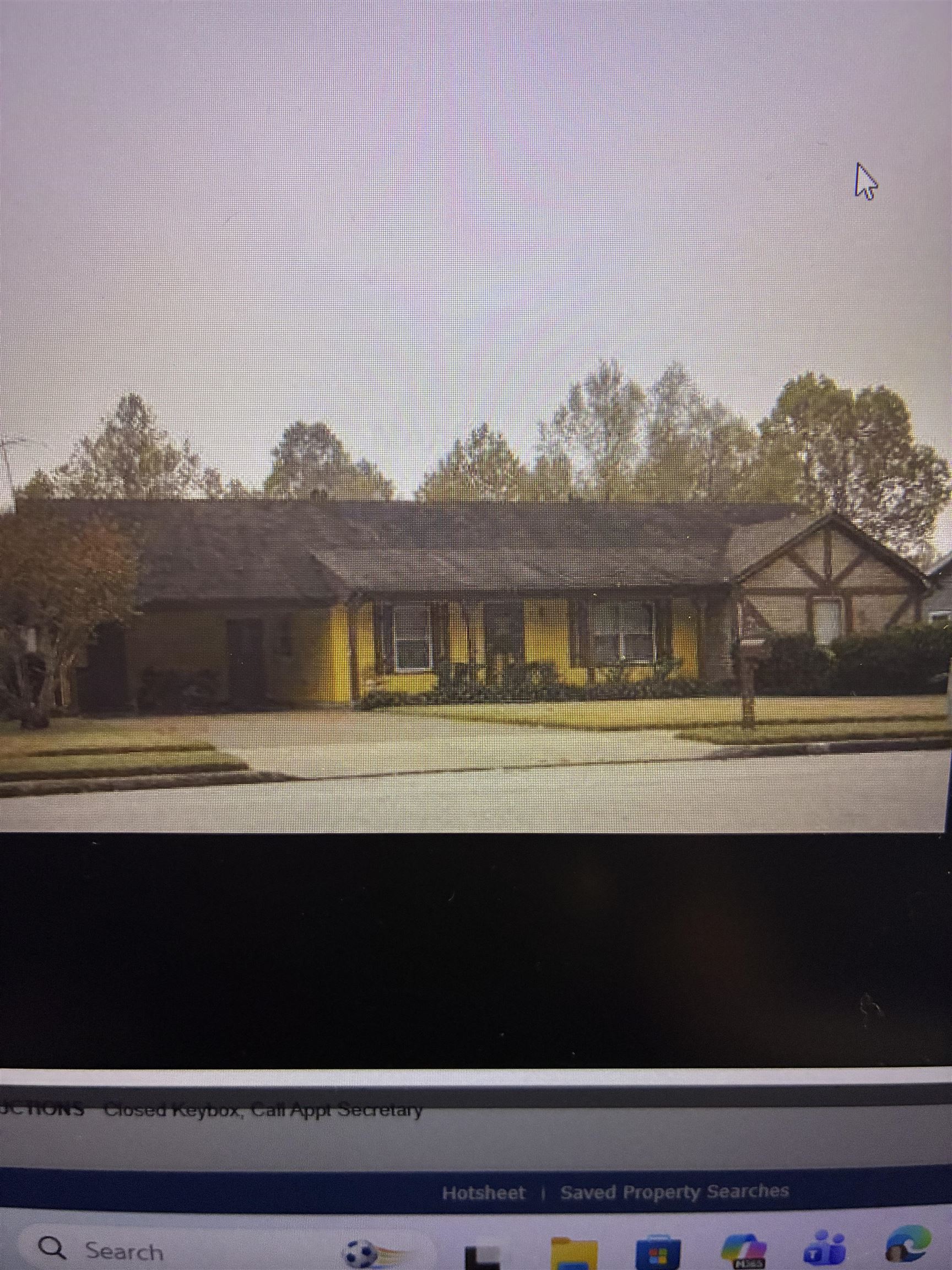 2747 Whitney Ave Property Photo 1
