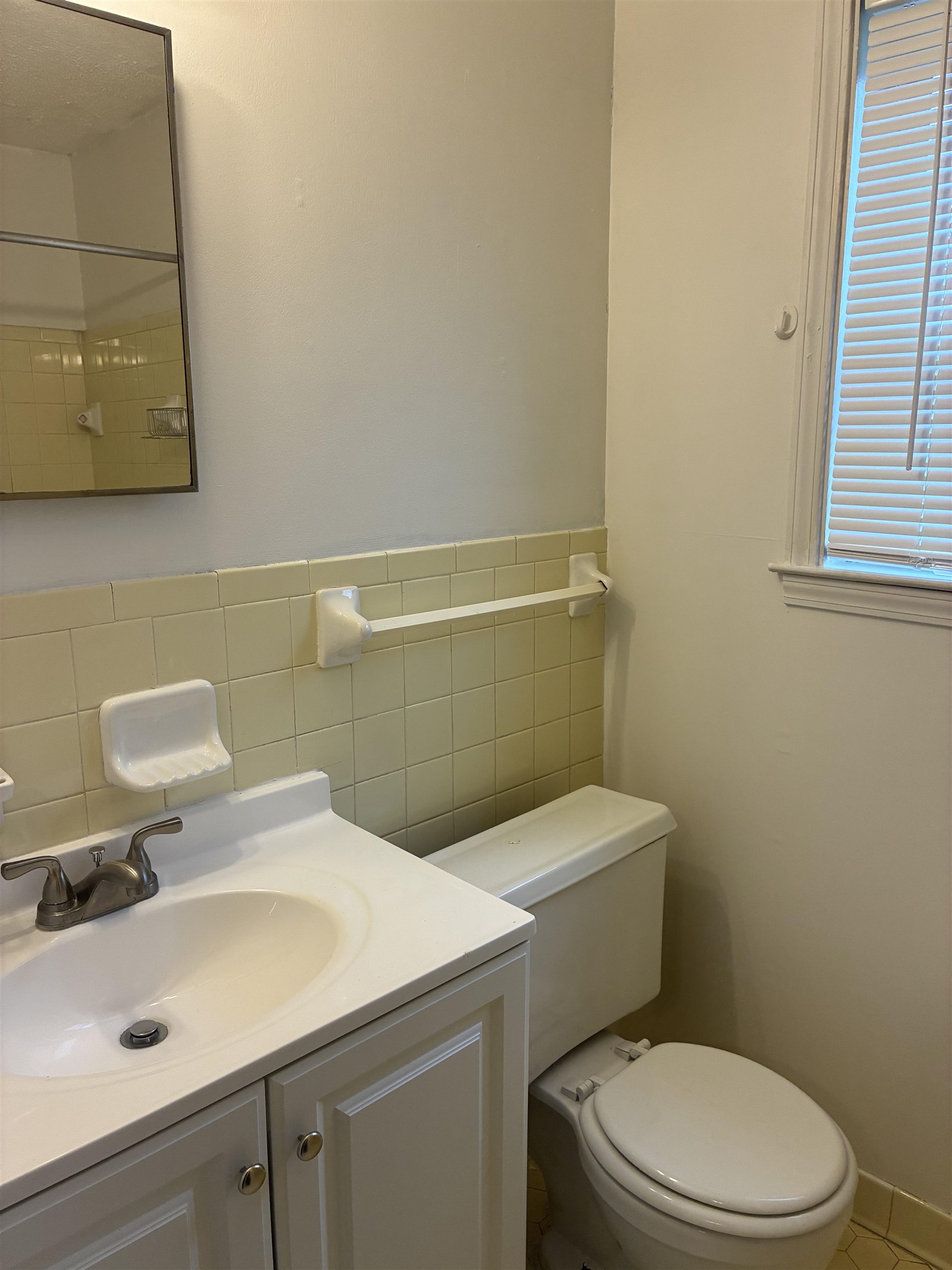 2747 Whitney Ave Property Photo 7
