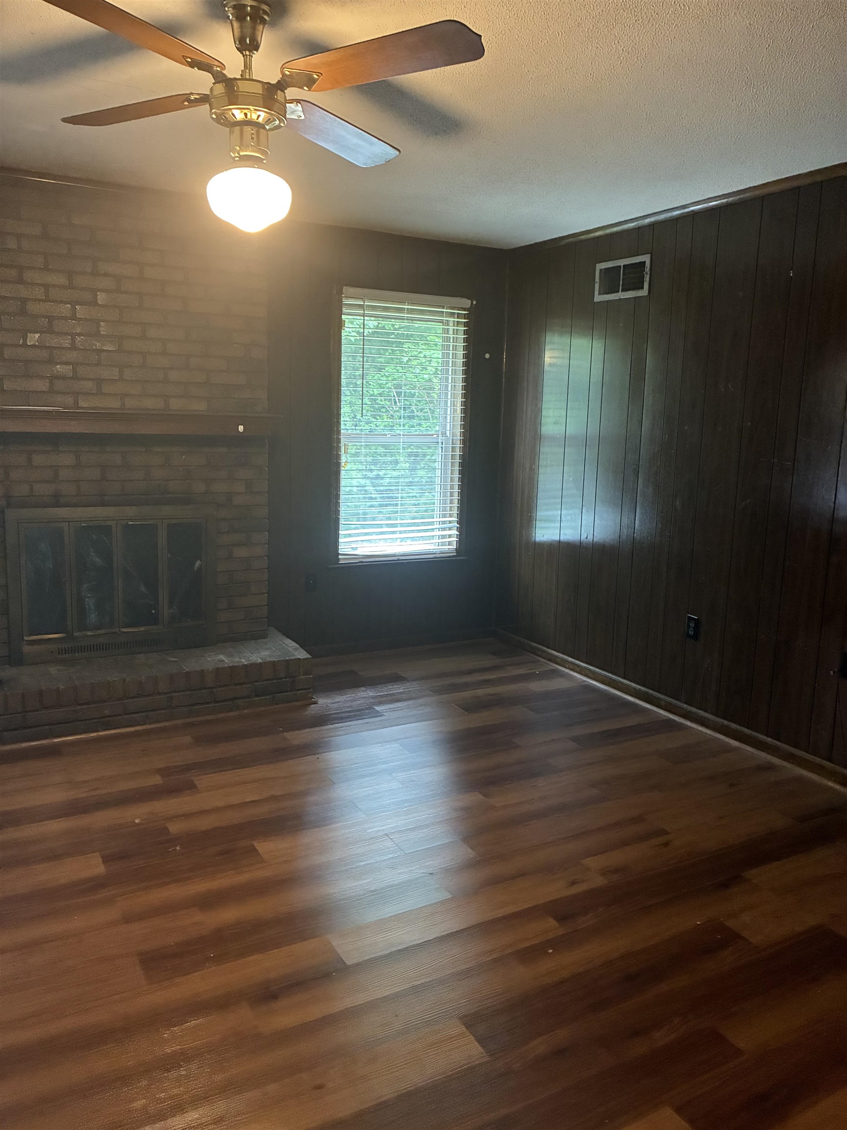 2747 Whitney Ave Property Photo 19