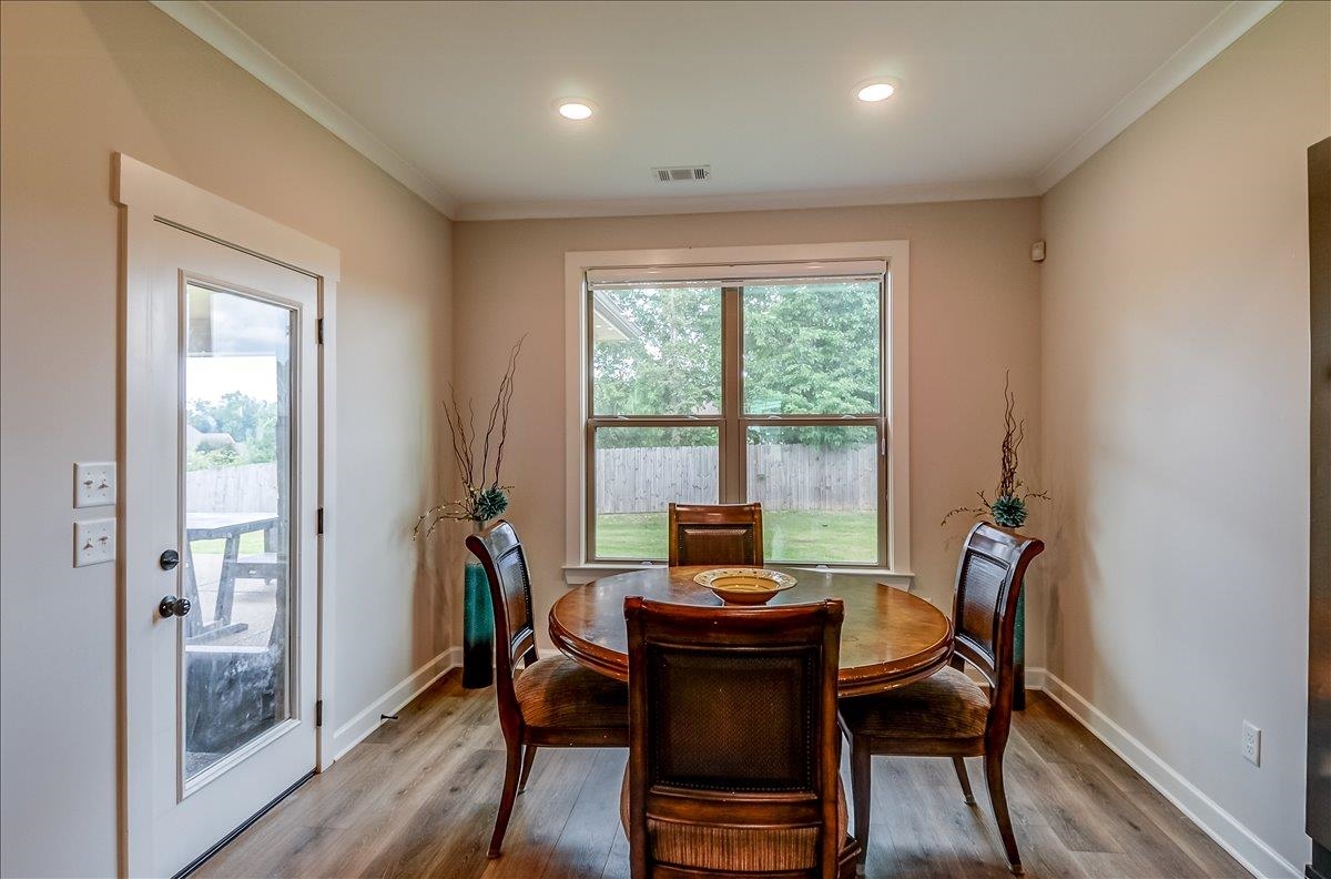 4684 Kings Forest Dr Property Photo 11