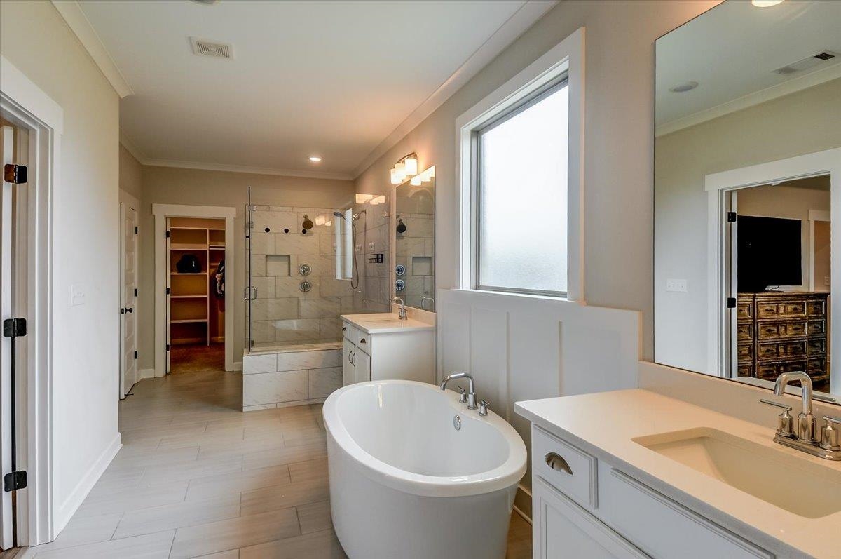 4684 Kings Forest Dr Property Photo 18