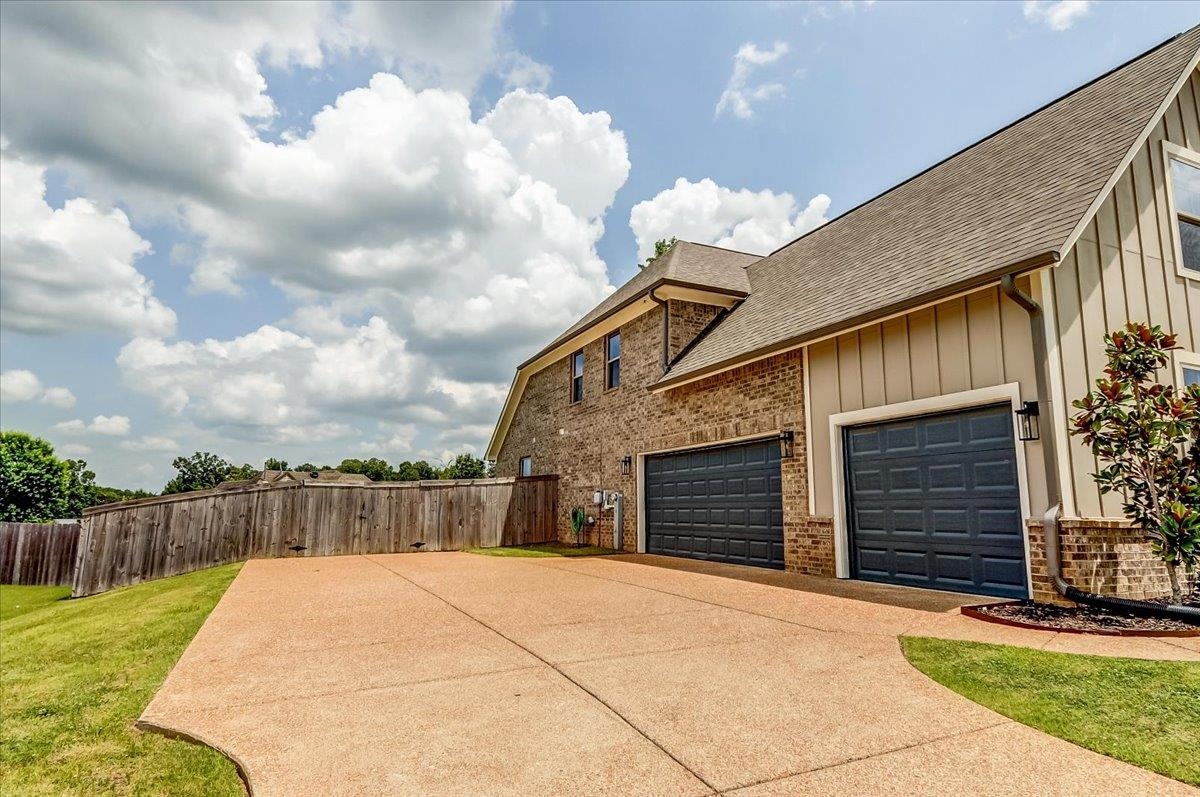 4684 Kings Forest Dr Property Photo 39