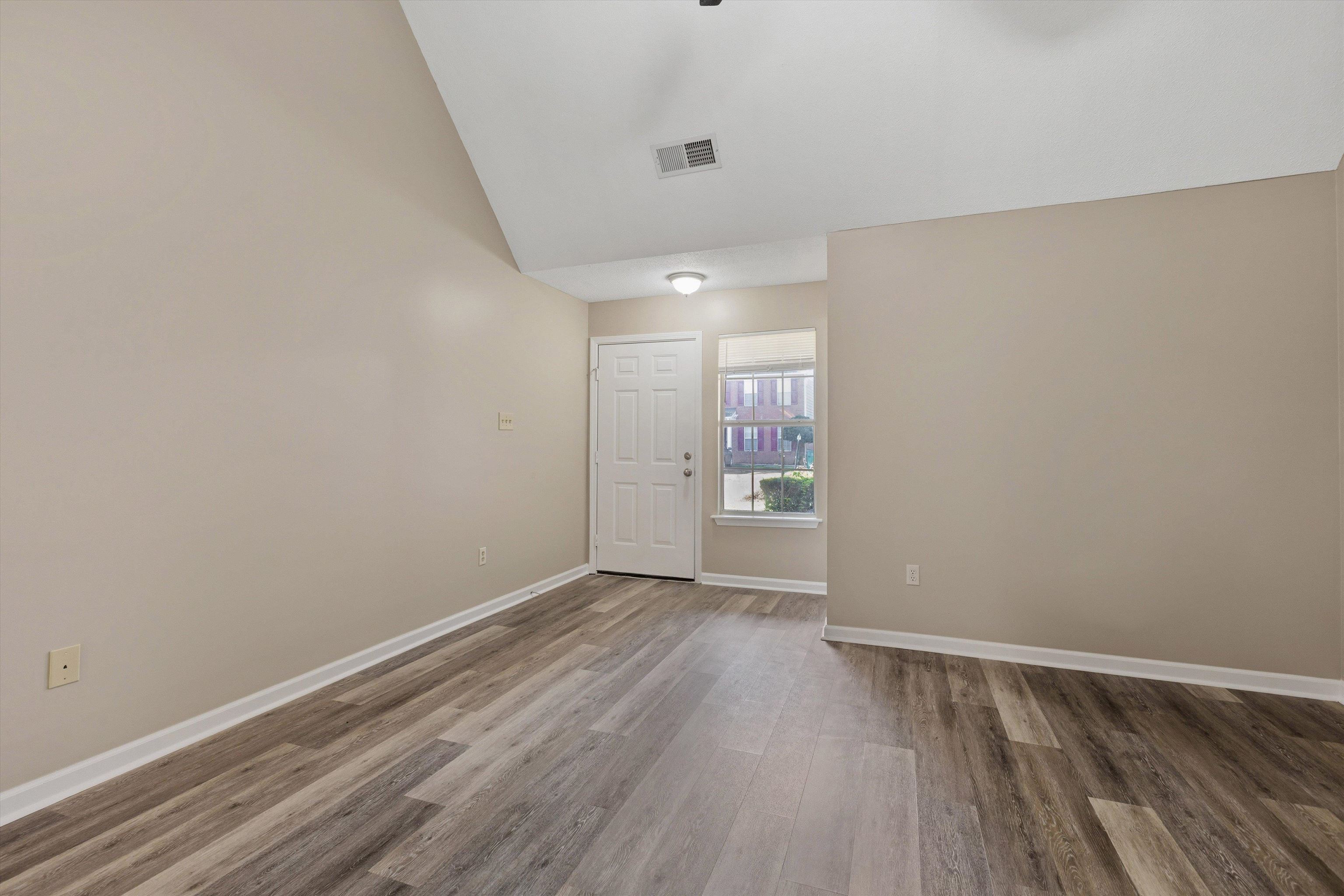 7750 Shadowland Dr Property Photo 4