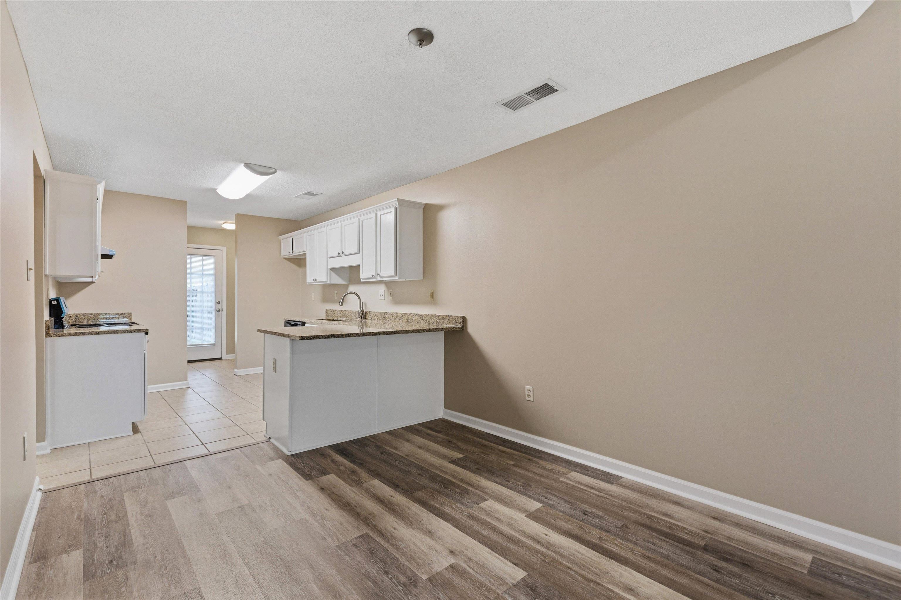 7750 Shadowland Dr Property Photo 6