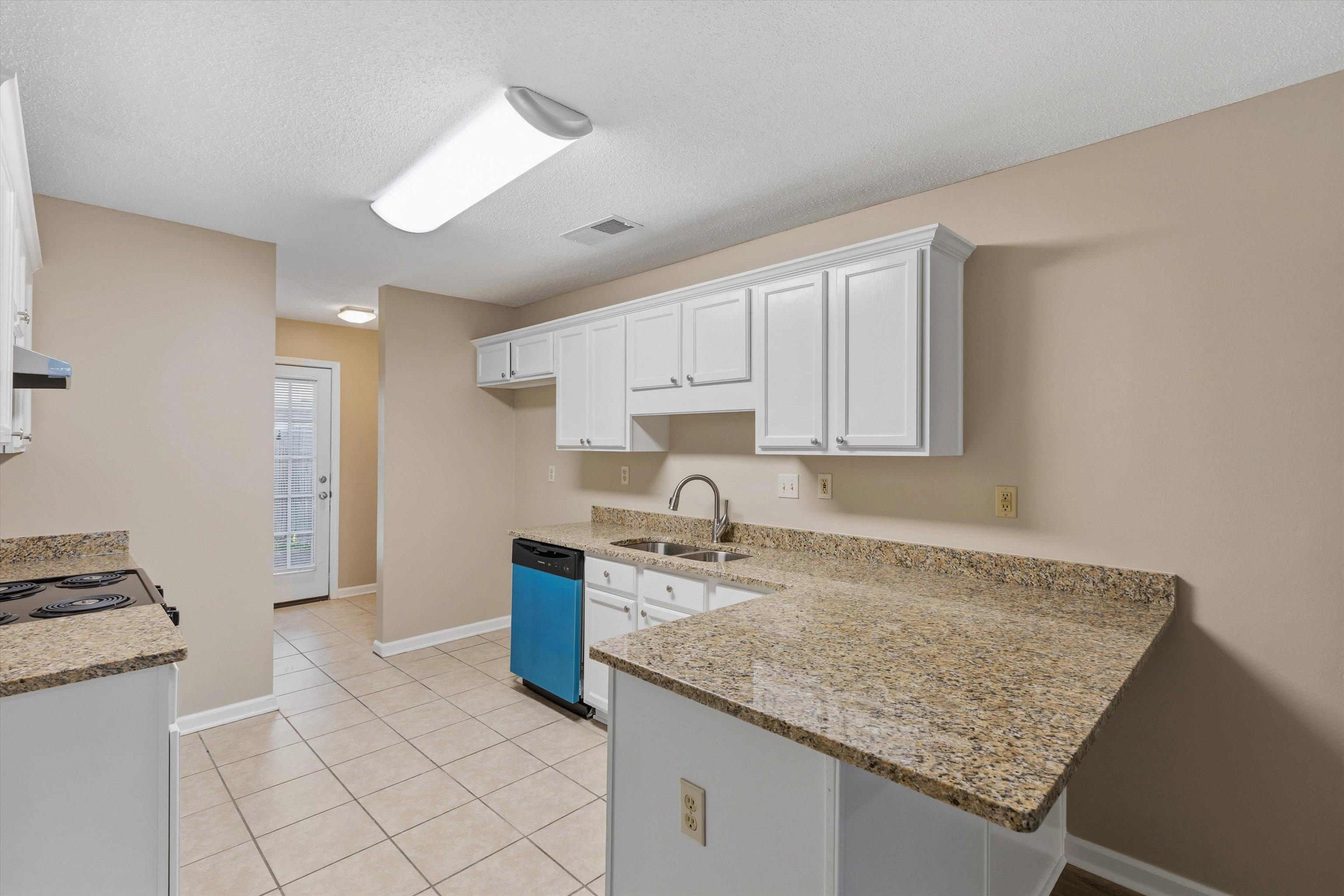 7750 Shadowland Dr Property Photo 8