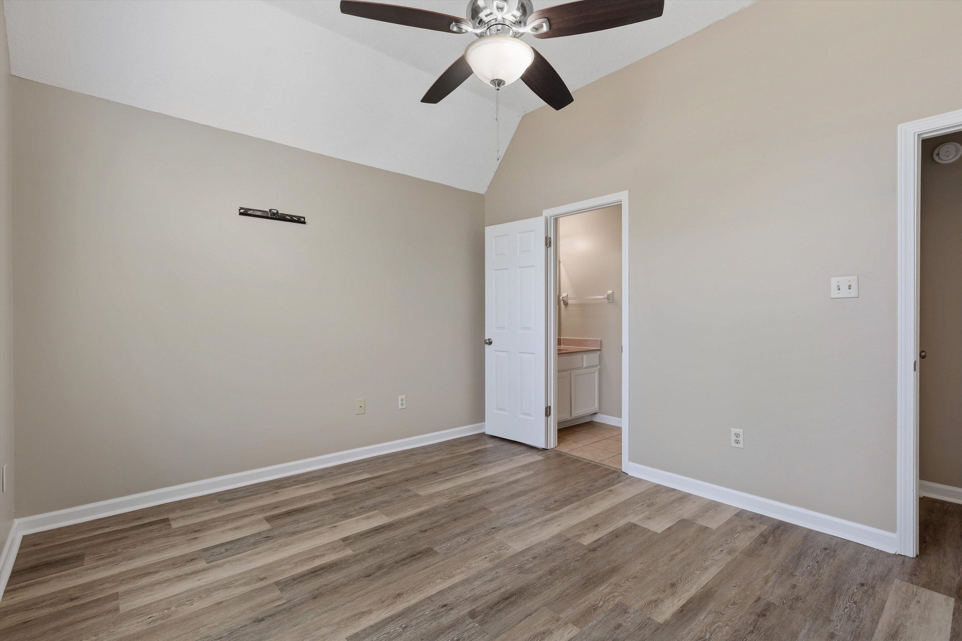 7750 Shadowland Dr Property Photo 13