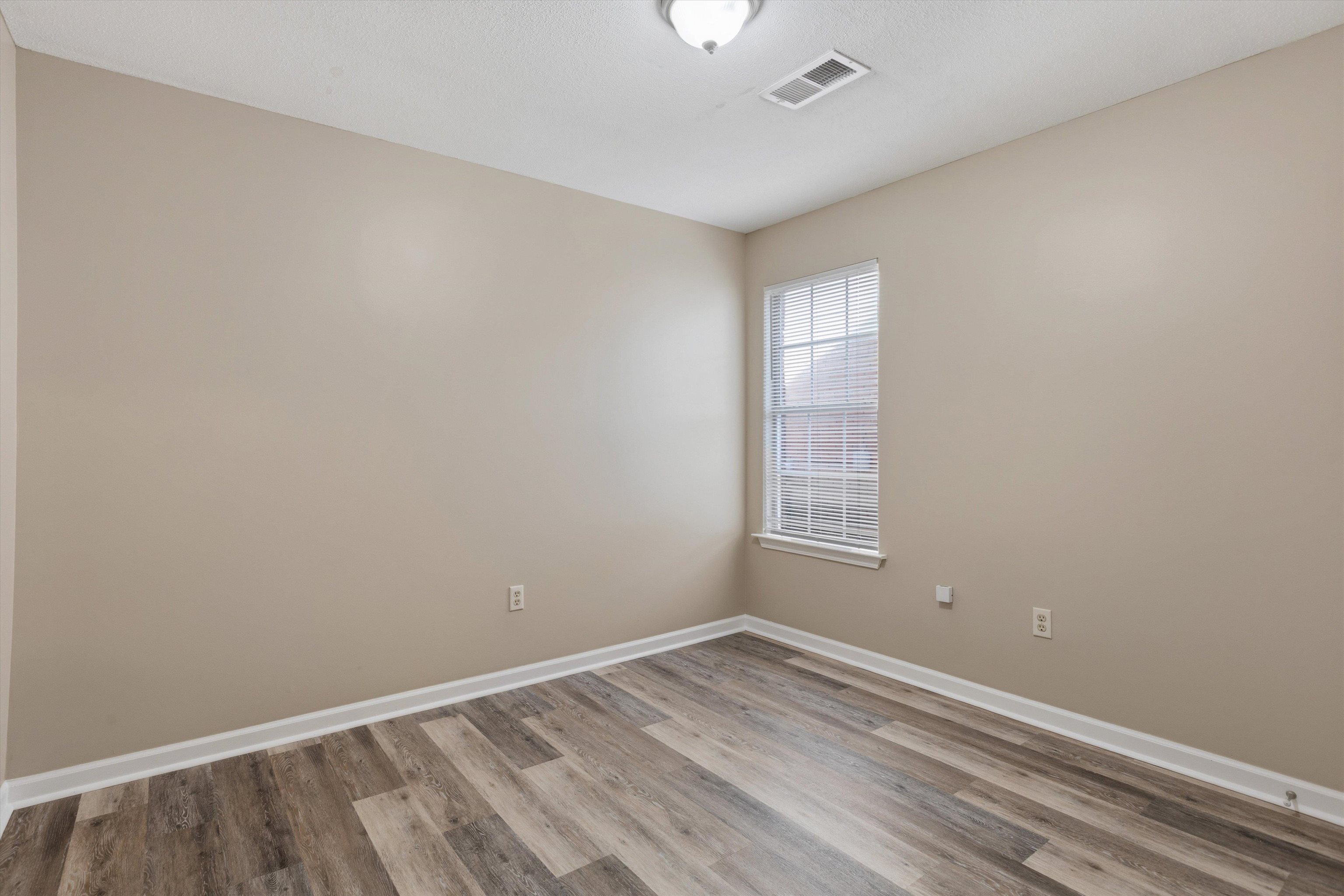 7750 Shadowland Dr Property Photo 16
