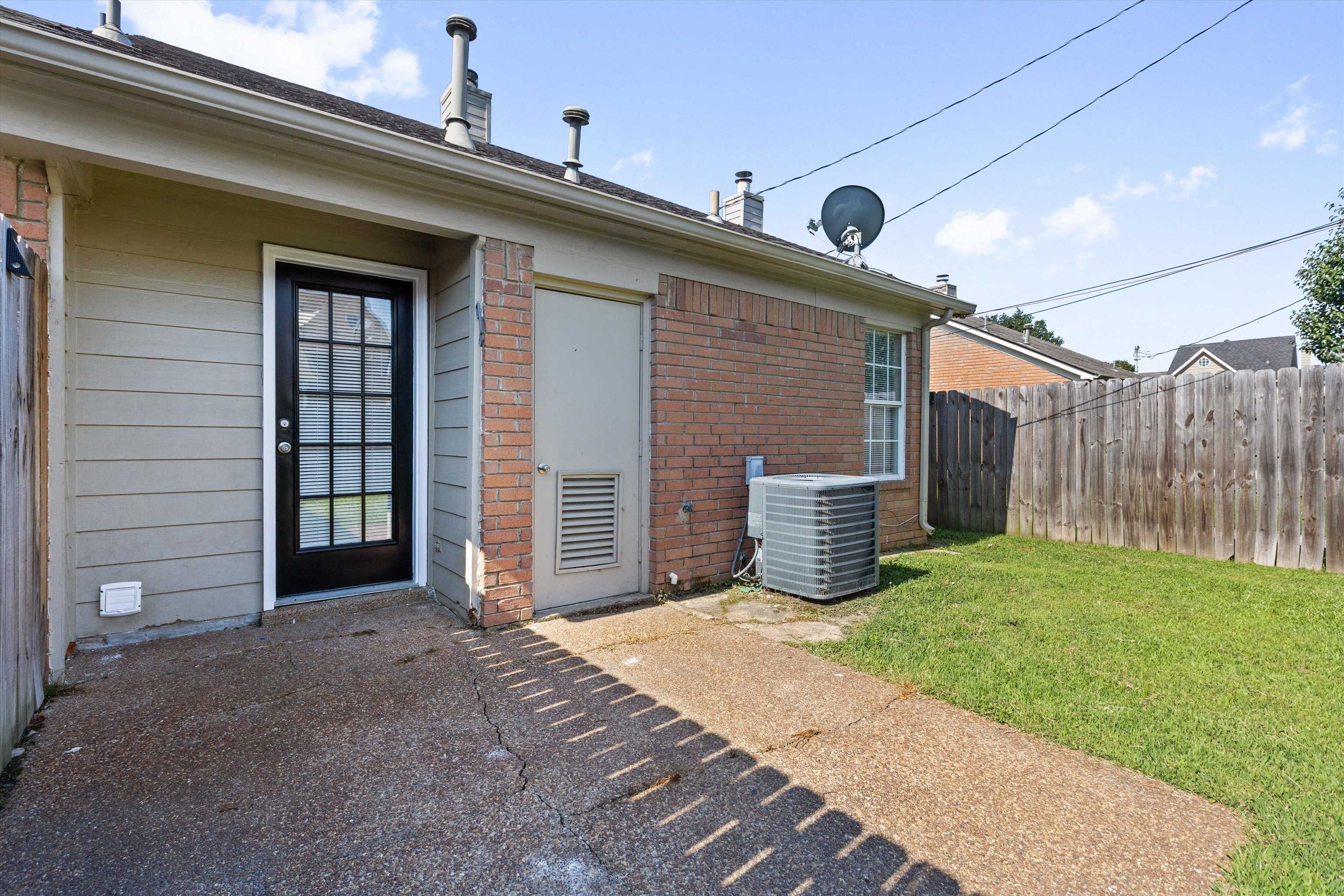 7750 Shadowland Dr Property Photo 23