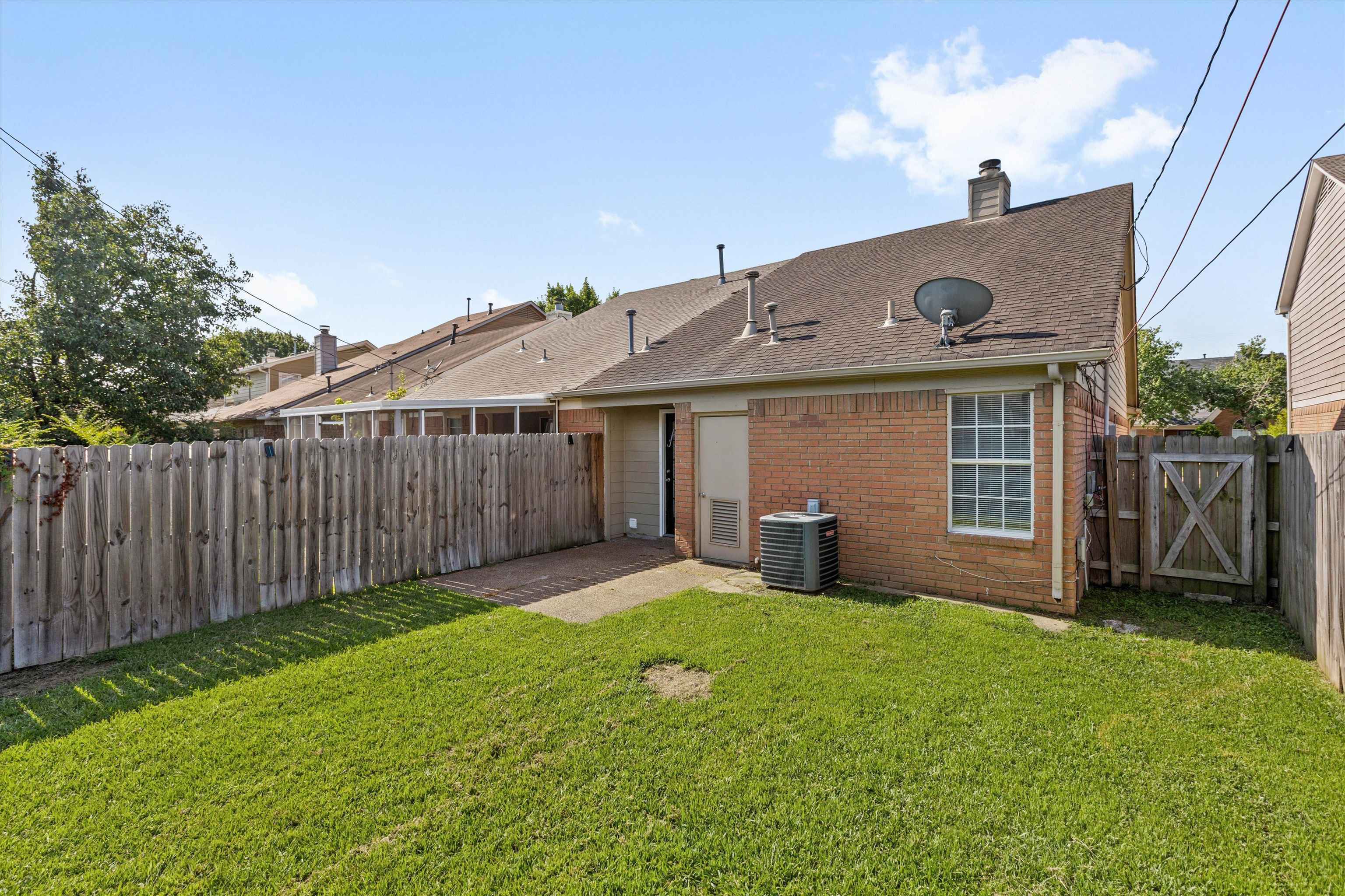 7750 Shadowland Dr Property Photo 24