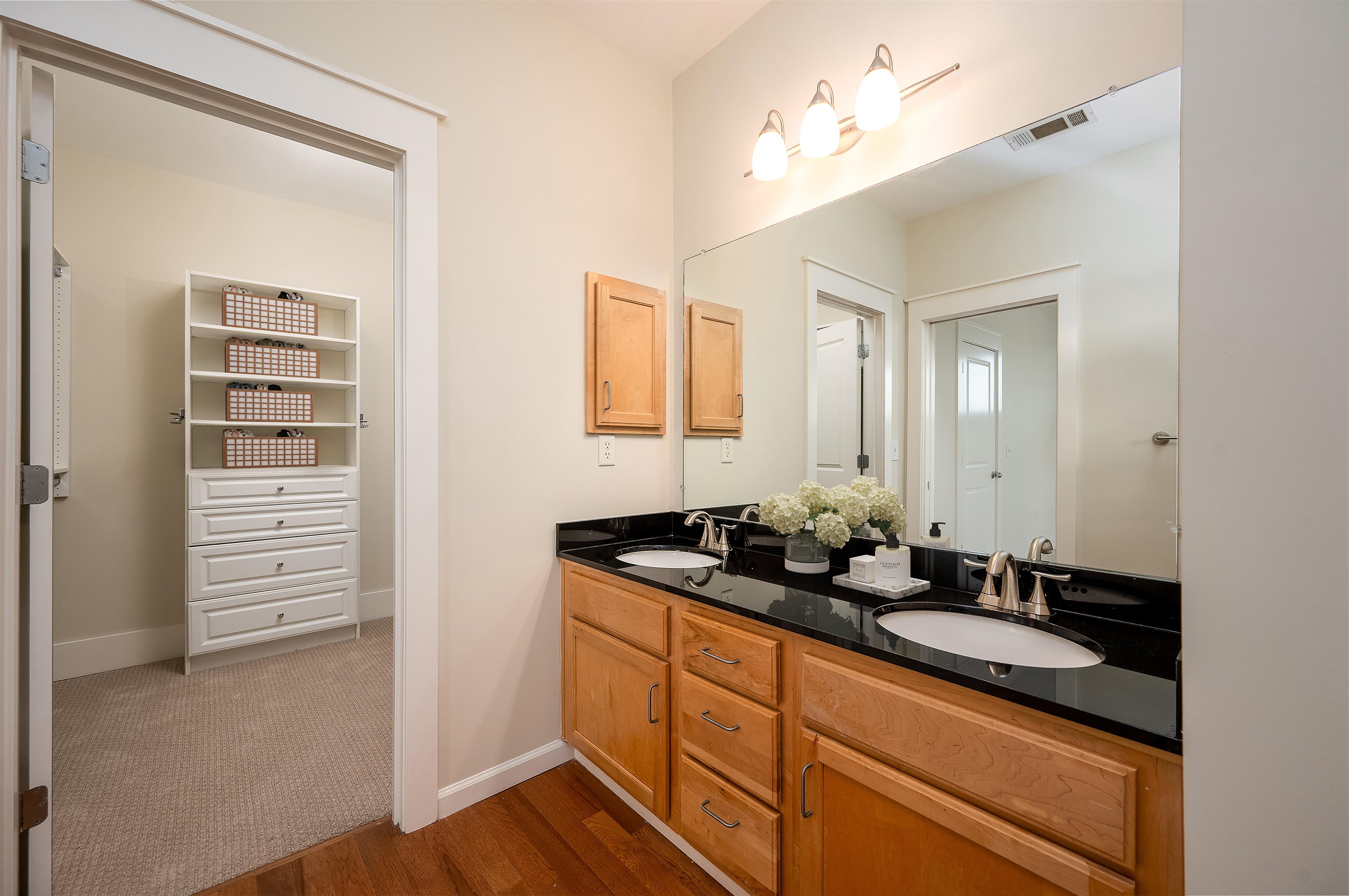 692 Marina Cottage Dr Property Photo 15