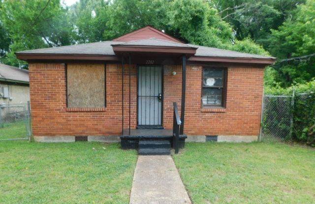 2282 Eldridge Ave Property Photo 2