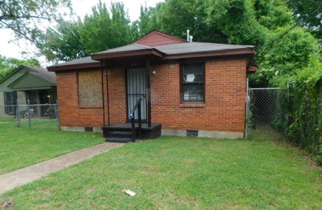 2282 Eldridge Ave Property Photo 3