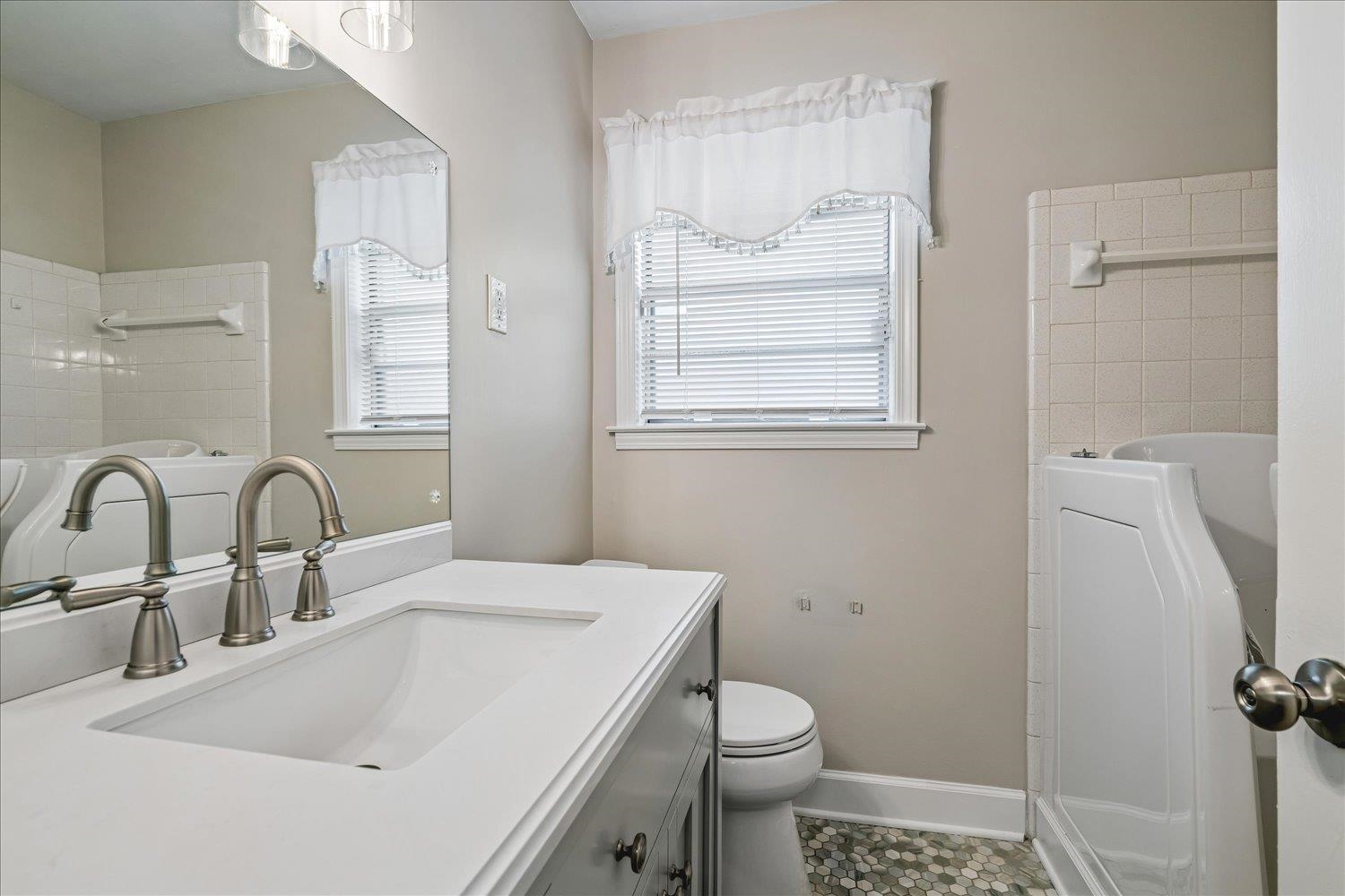 4208 Oakcrest Ave Property Photo 28