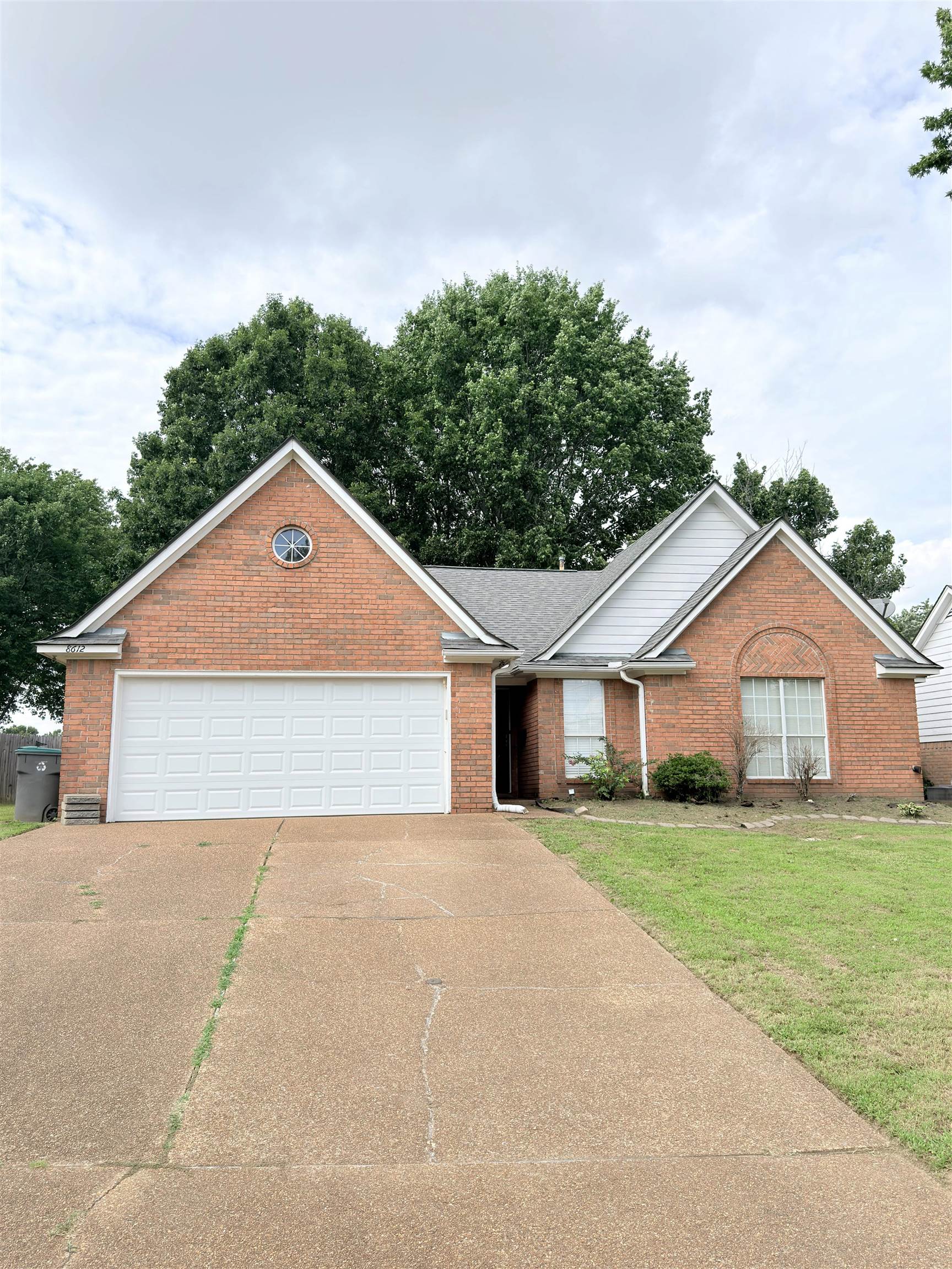 8612 Overcup Oaks Dr Property Photo 1