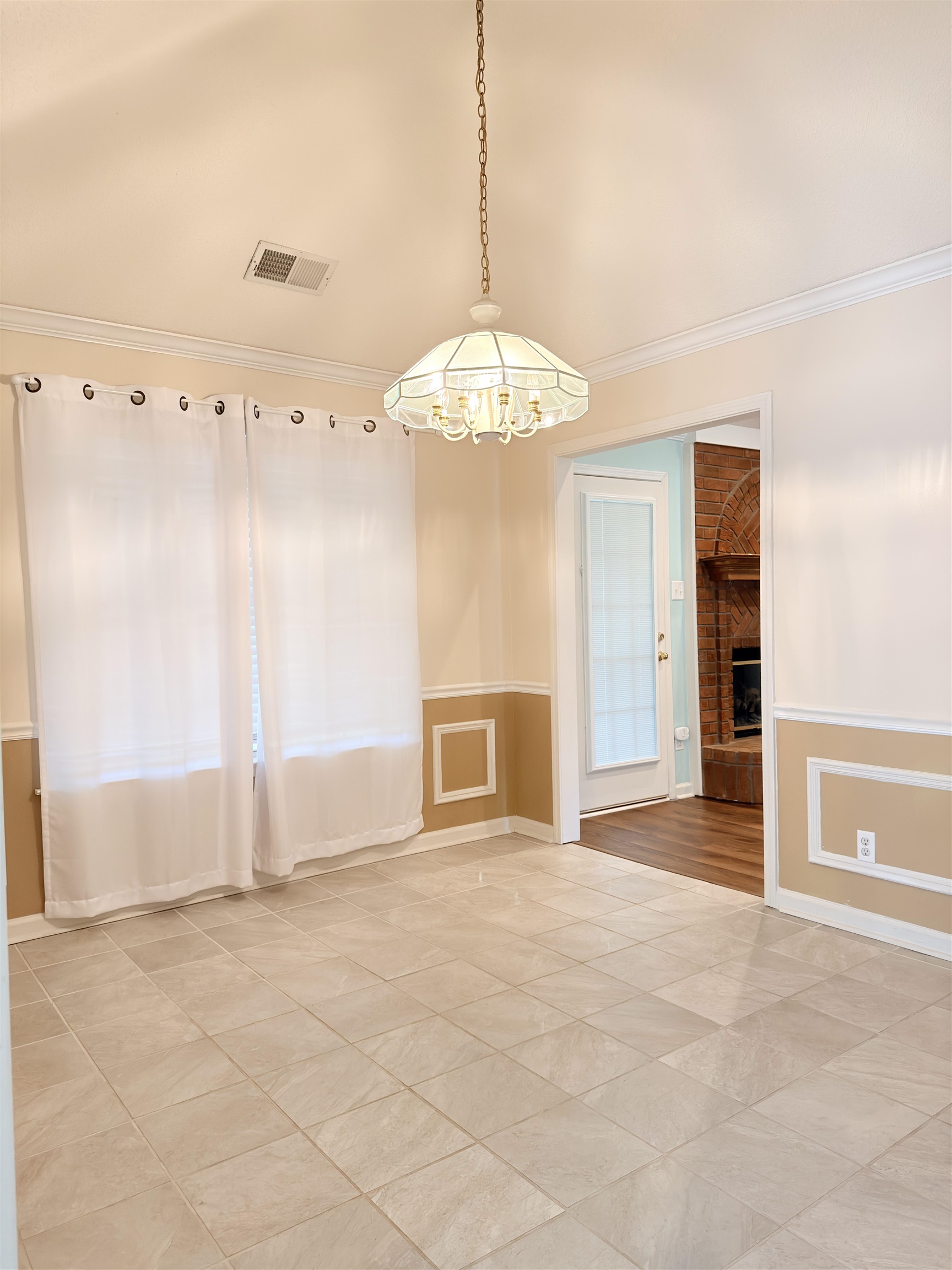 8612 Overcup Oaks Dr Property Photo 3
