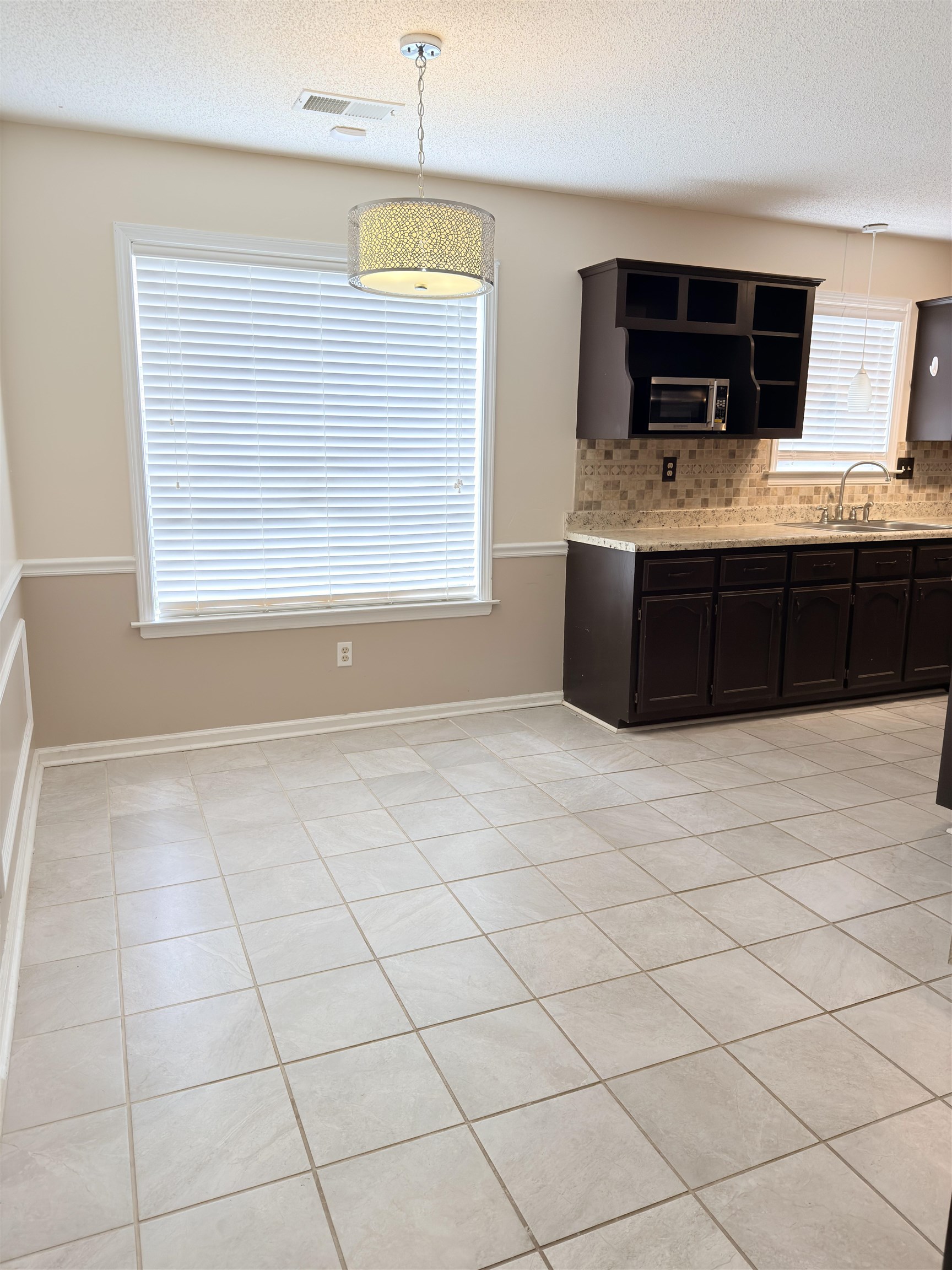 8612 Overcup Oaks Dr Property Photo 4