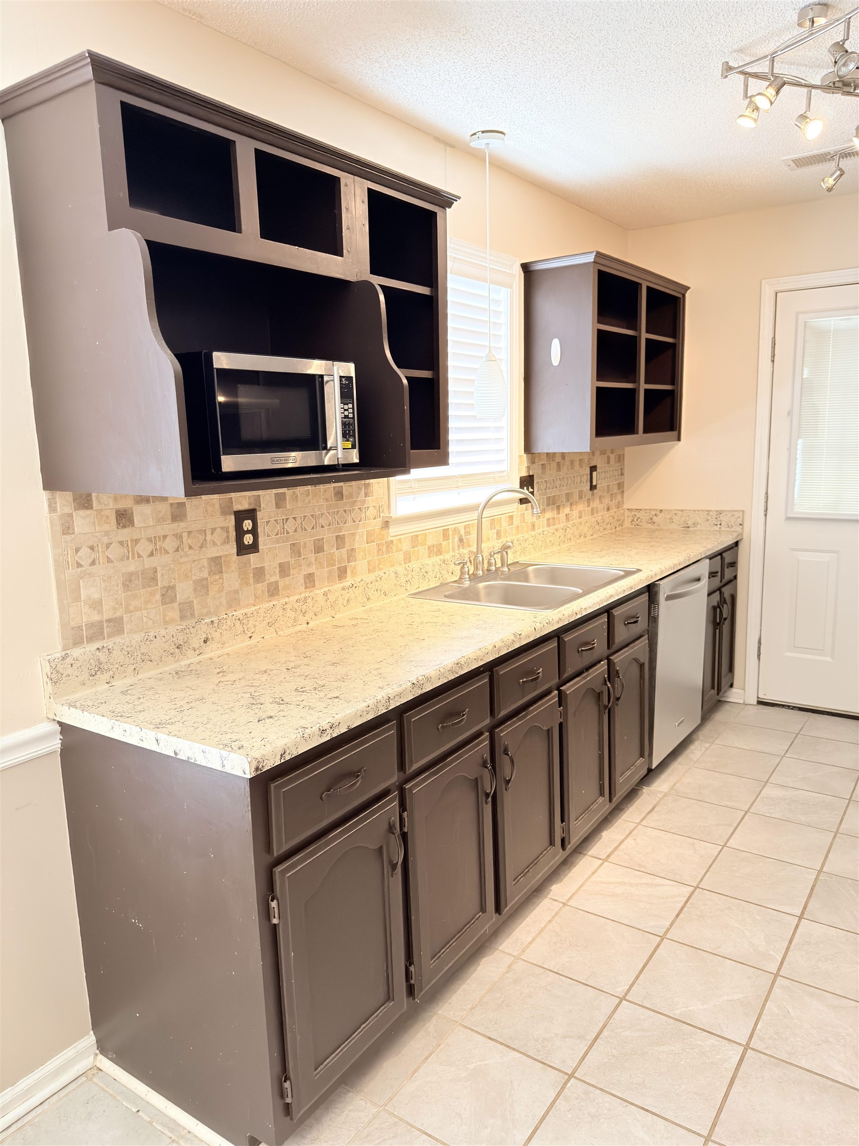 8612 Overcup Oaks Dr Property Photo 7