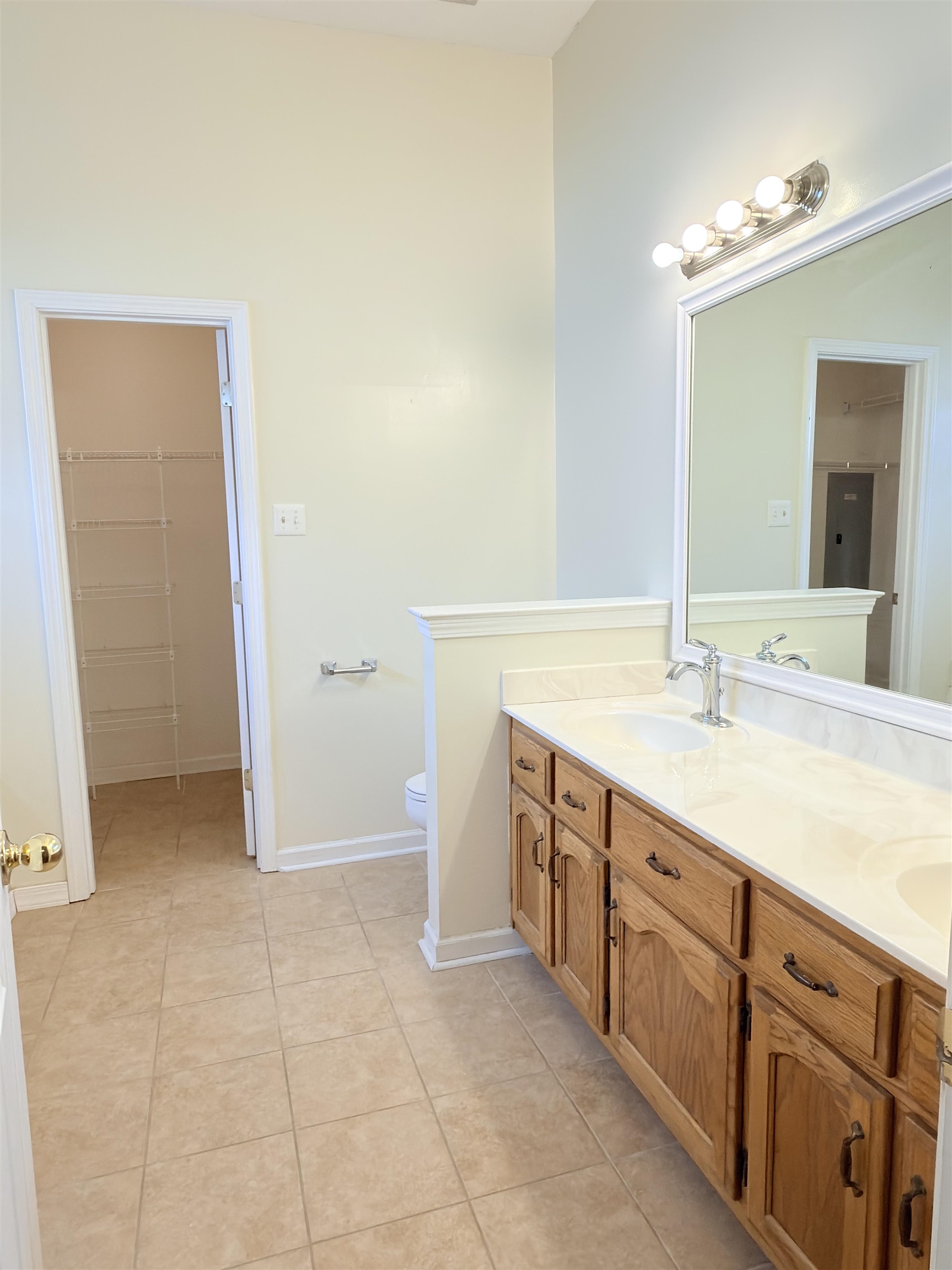 8612 Overcup Oaks Dr Property Photo 9