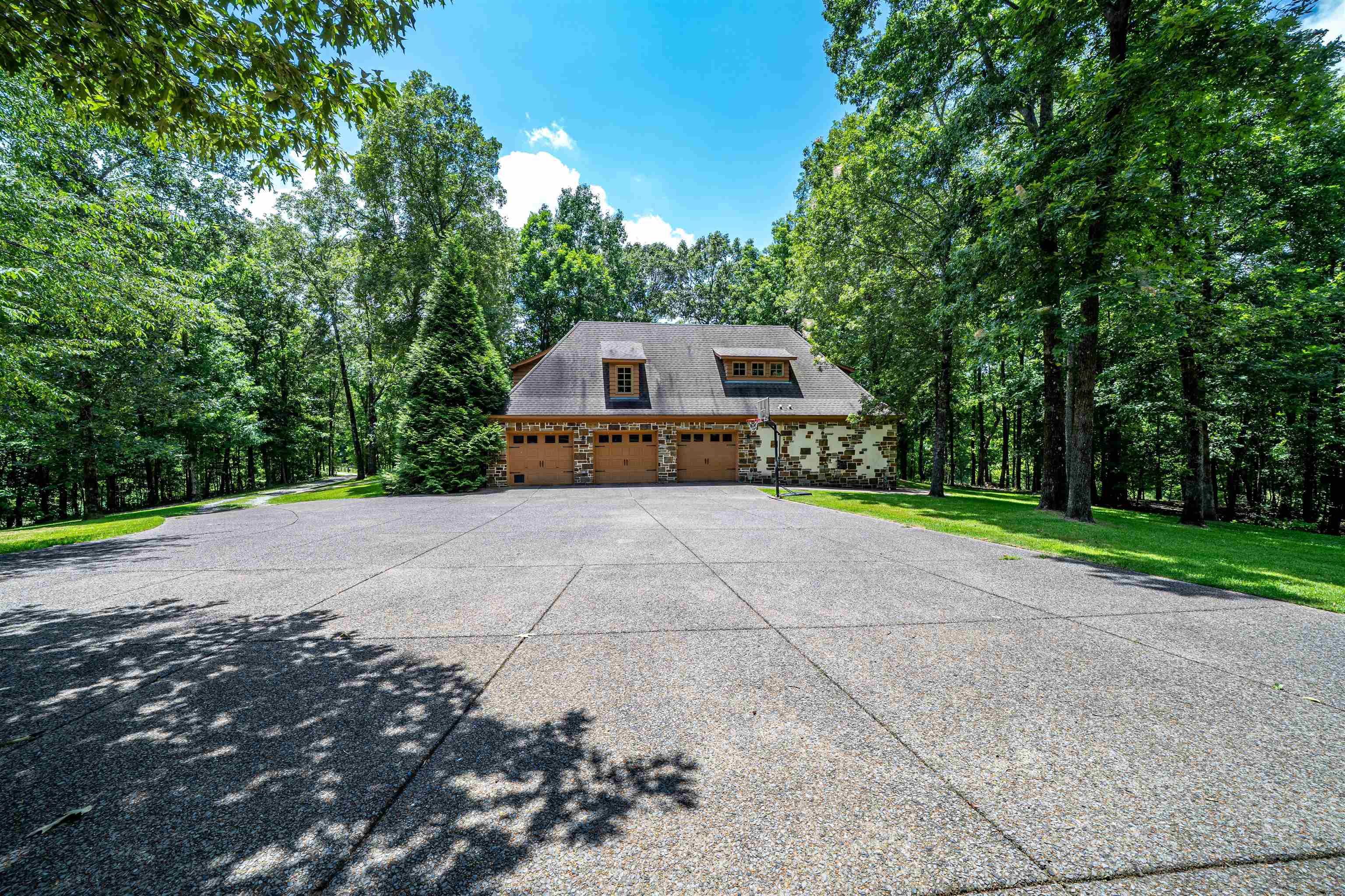 6355 Jernigan Rd Property Photo 2