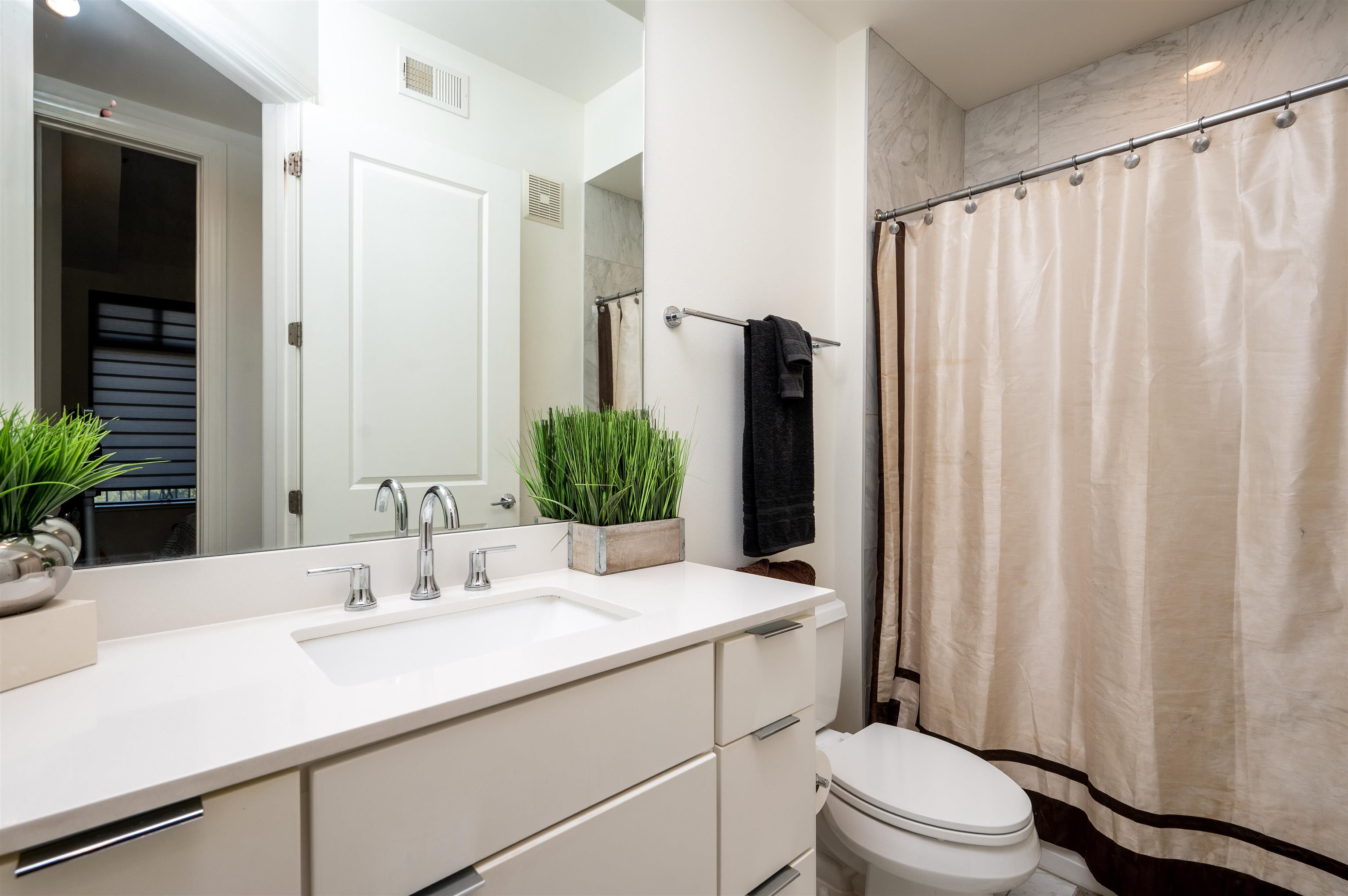 717 S Riverside Dr 903 Property Photo 12