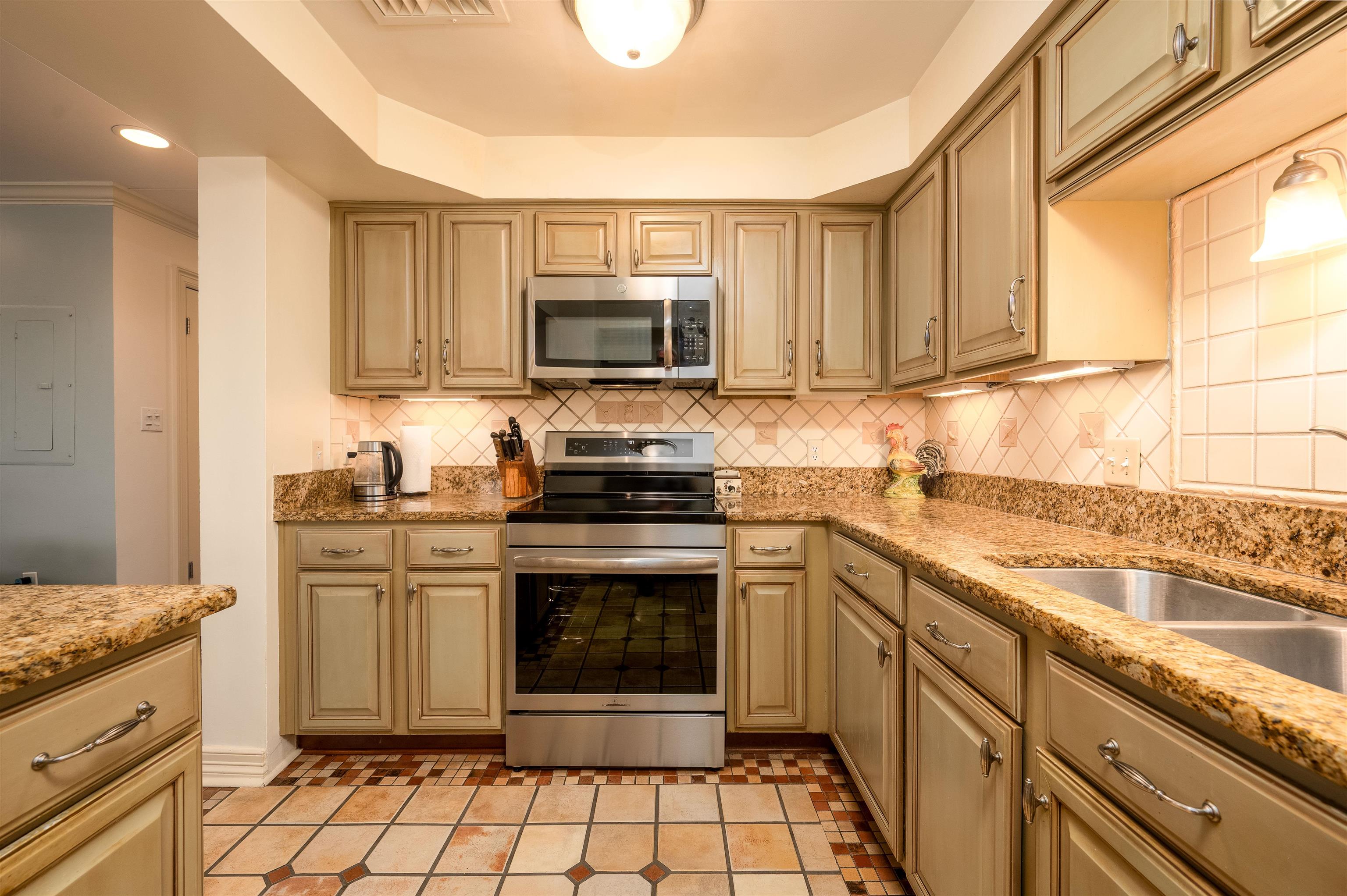 655 Riverside Dr 801 Property Photo 10