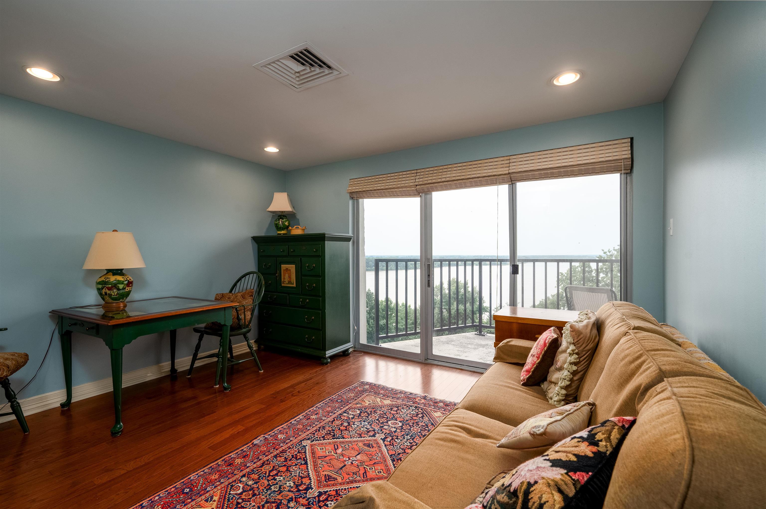 655 Riverside Dr 801 Property Photo 12