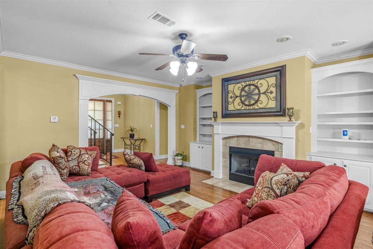 1045 Woodland Glade Cv N Property Photo 8
