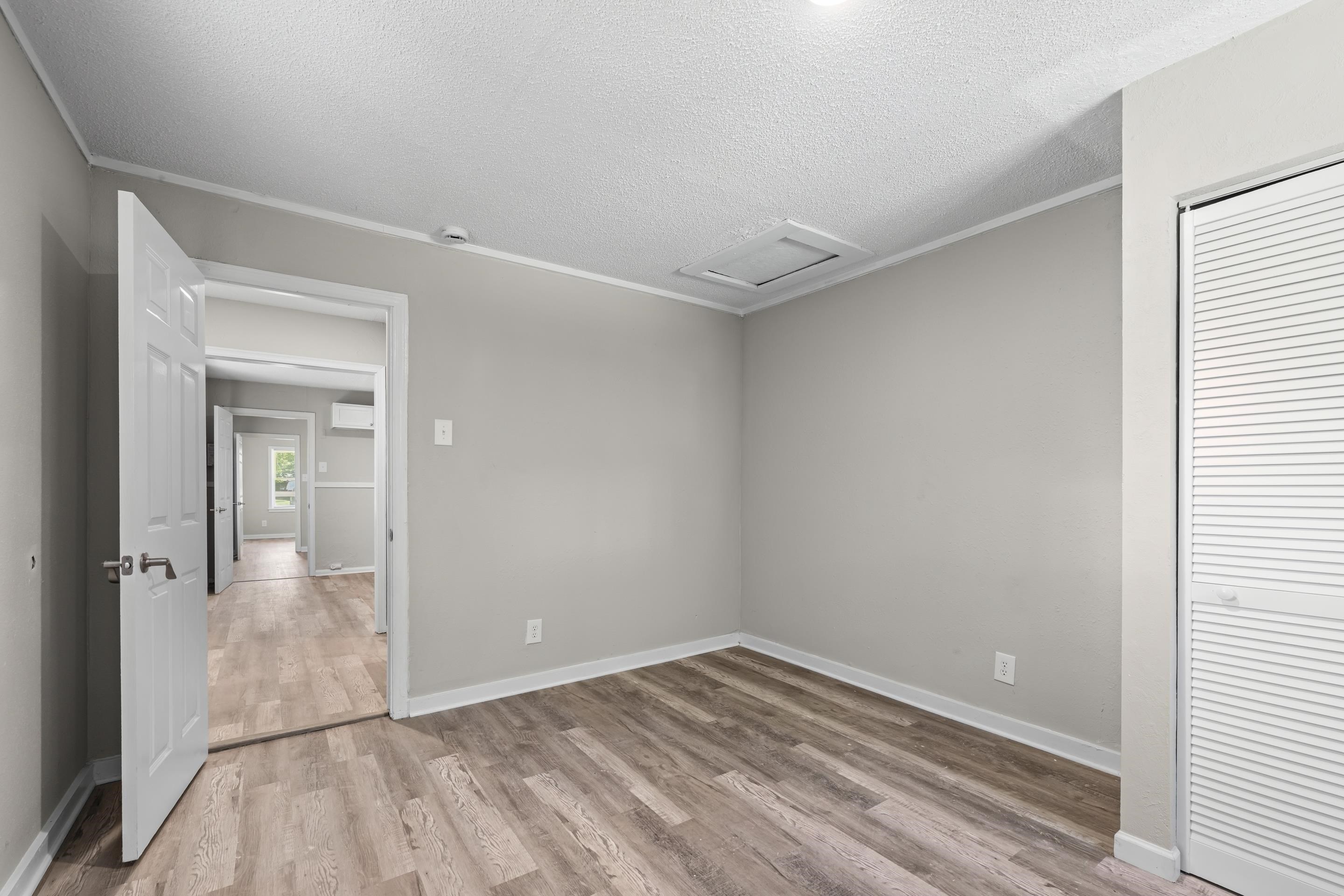 1621 Oakwood St Property Photo 10