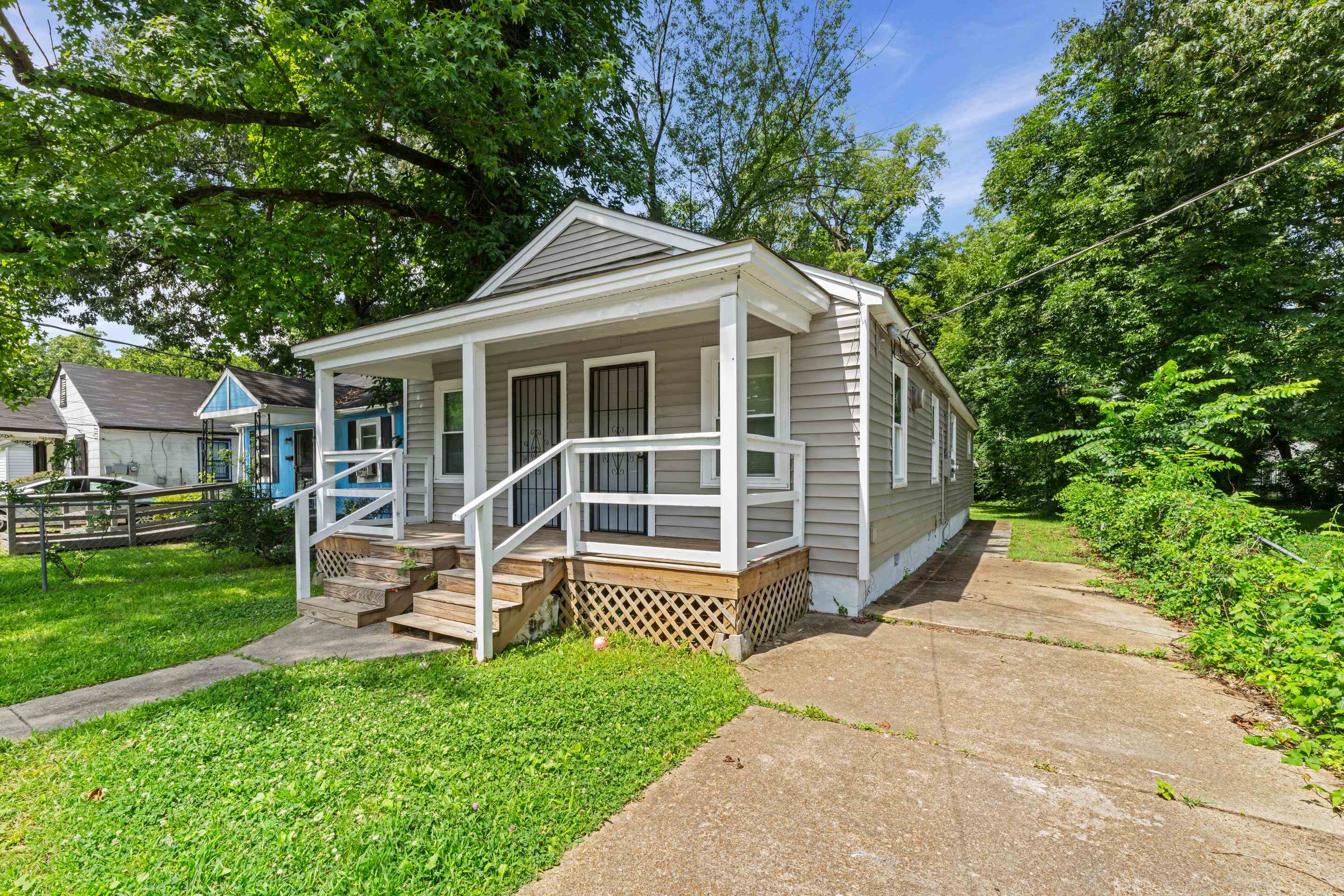 1621 Oakwood St Property Photo 11