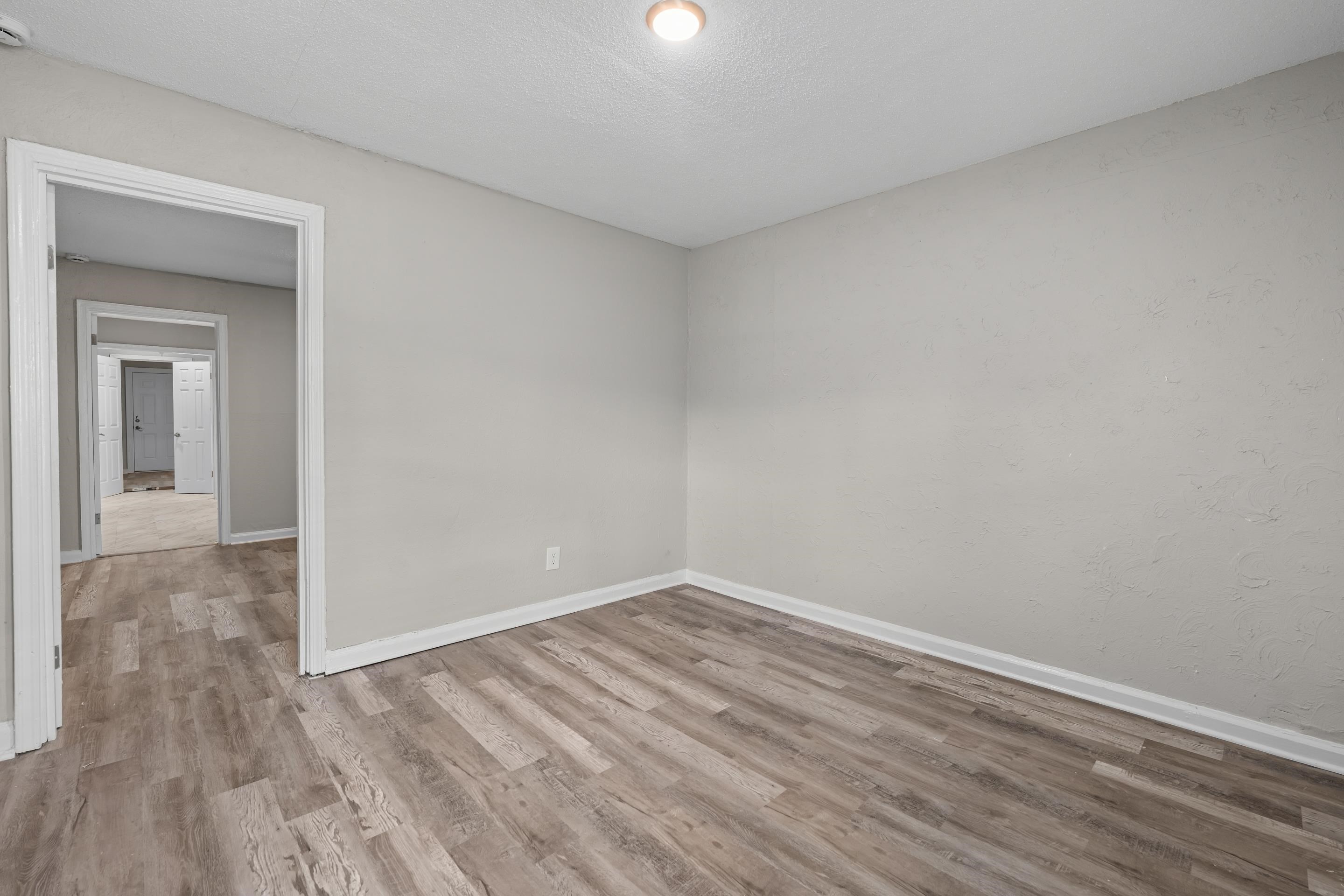 1621 Oakwood St Property Photo 13