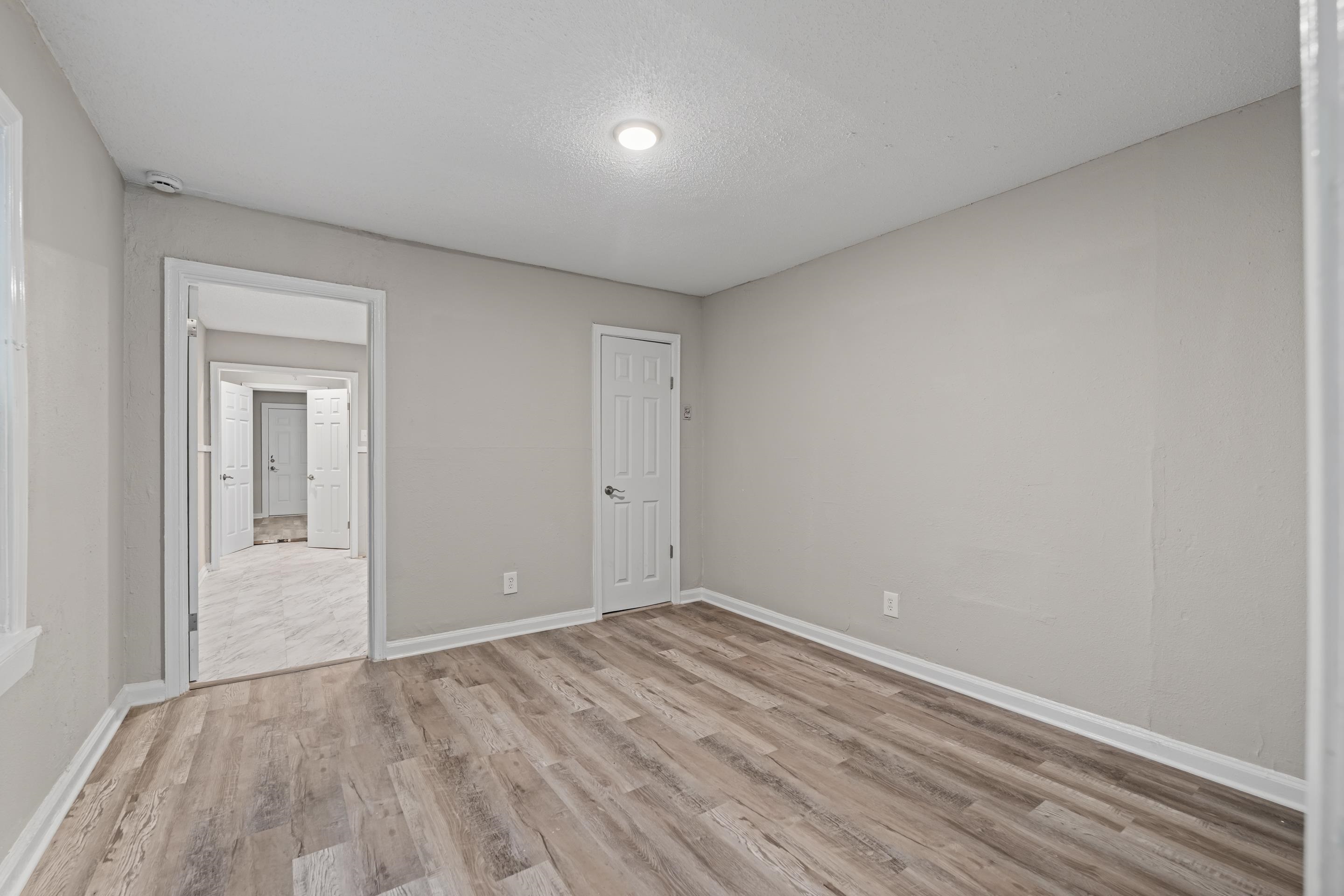 1621 Oakwood St Property Photo 14
