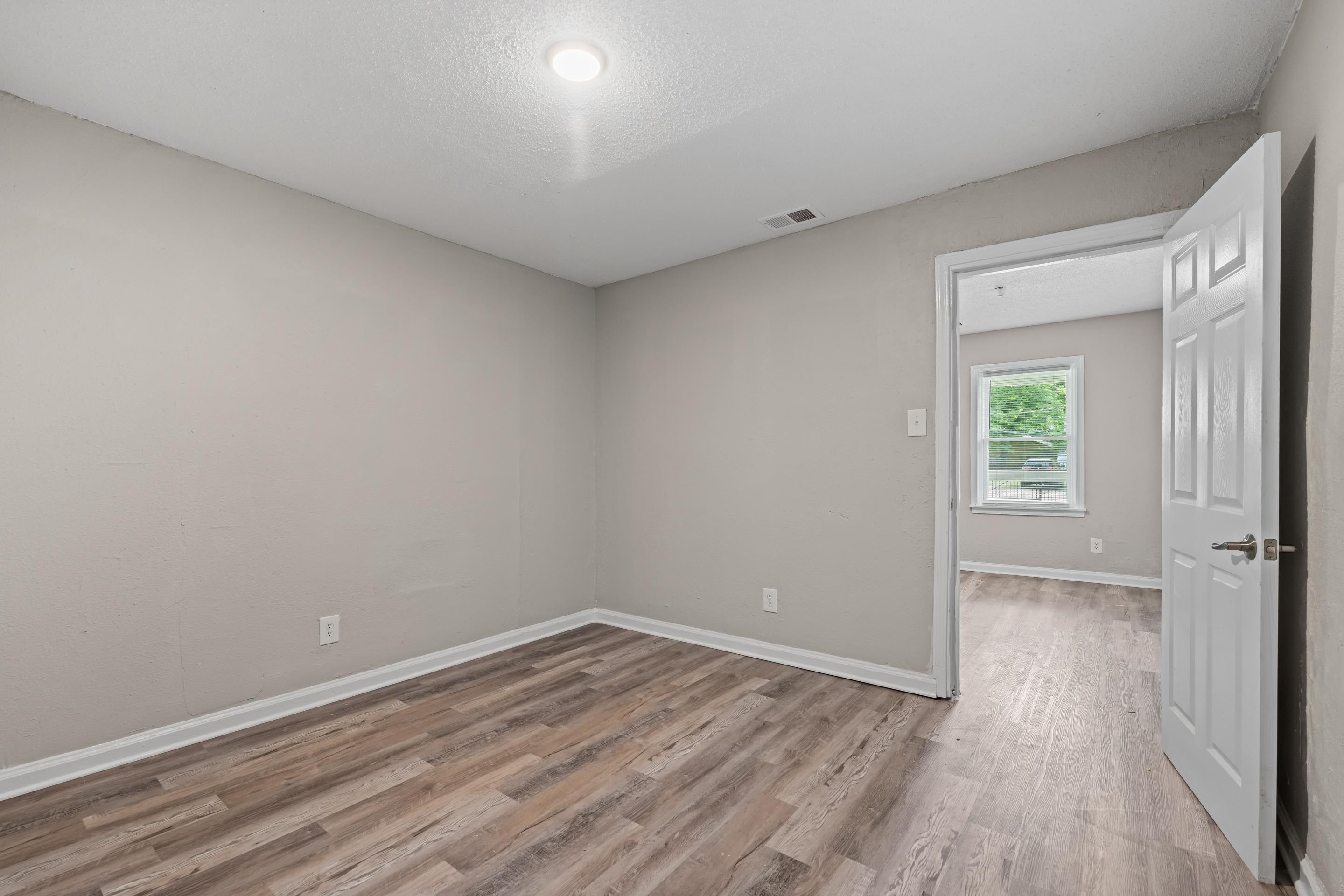 1621 Oakwood St Property Photo 15