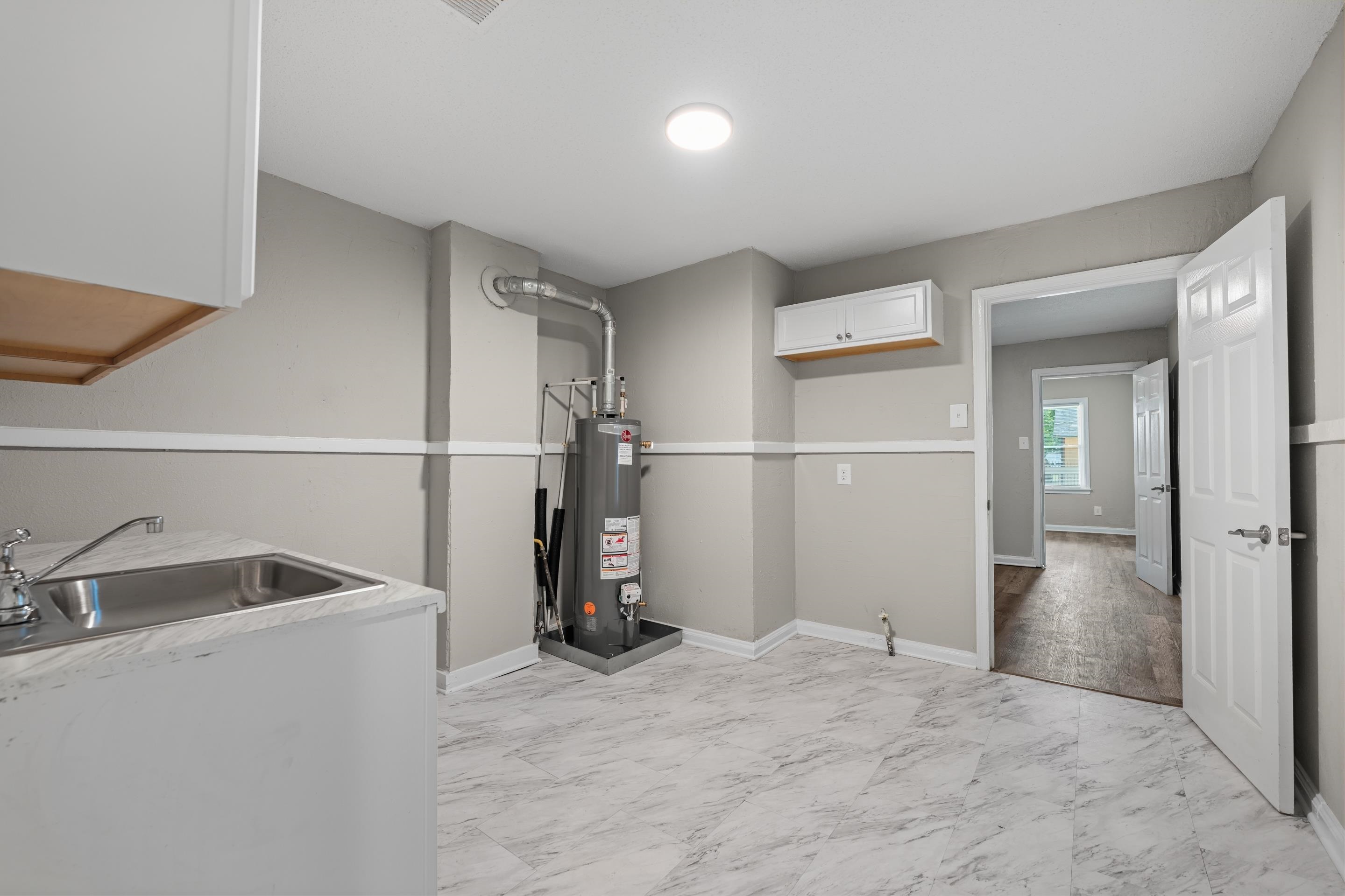 1621 Oakwood St Property Photo 17