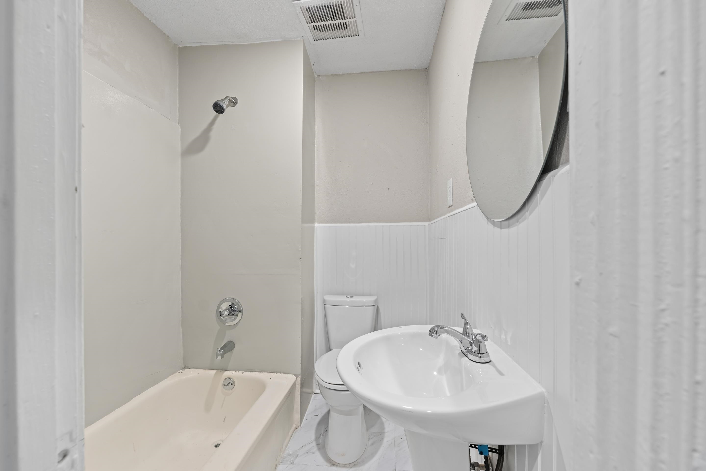 1621 Oakwood St Property Photo 18