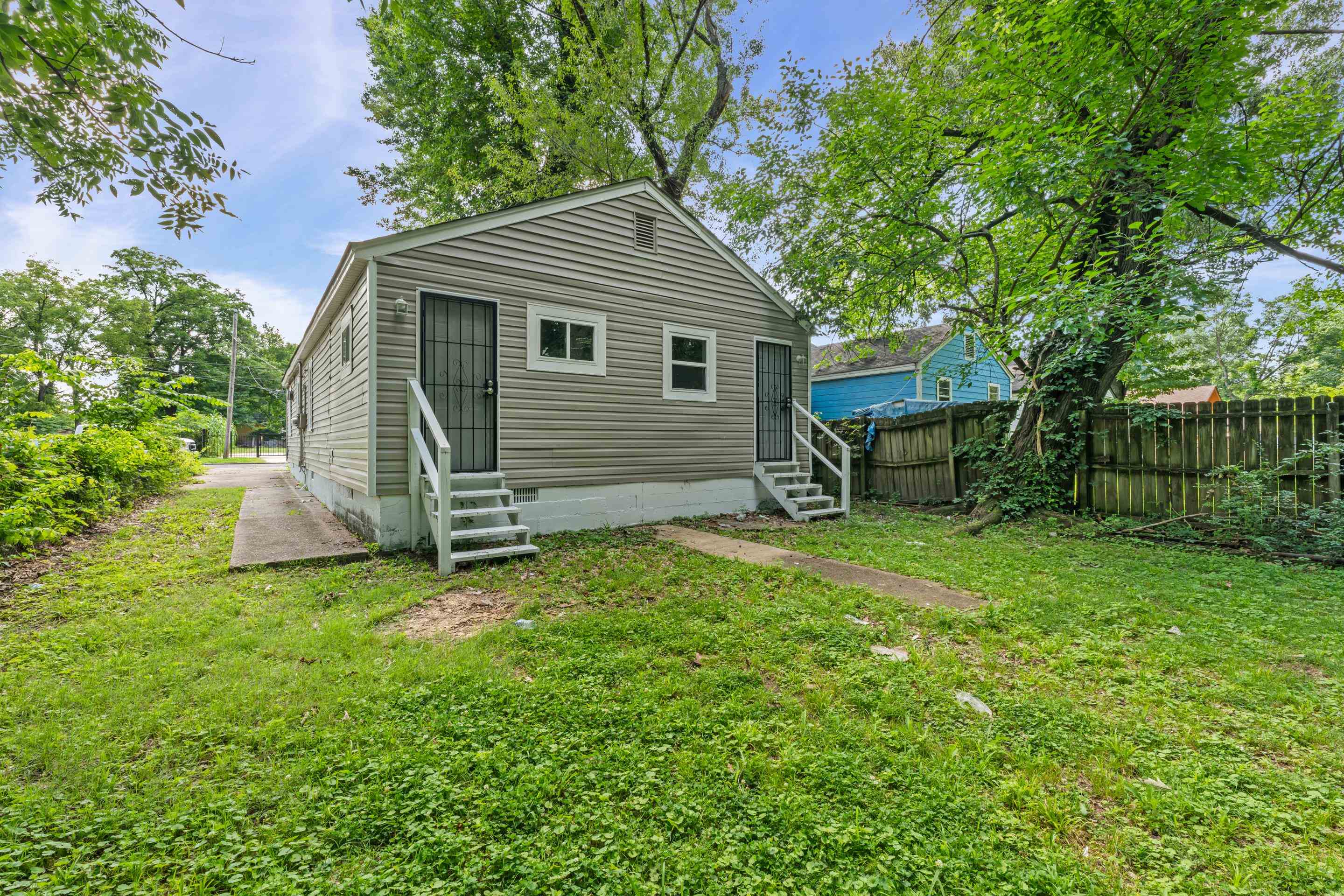 1621 Oakwood St Property Photo 22
