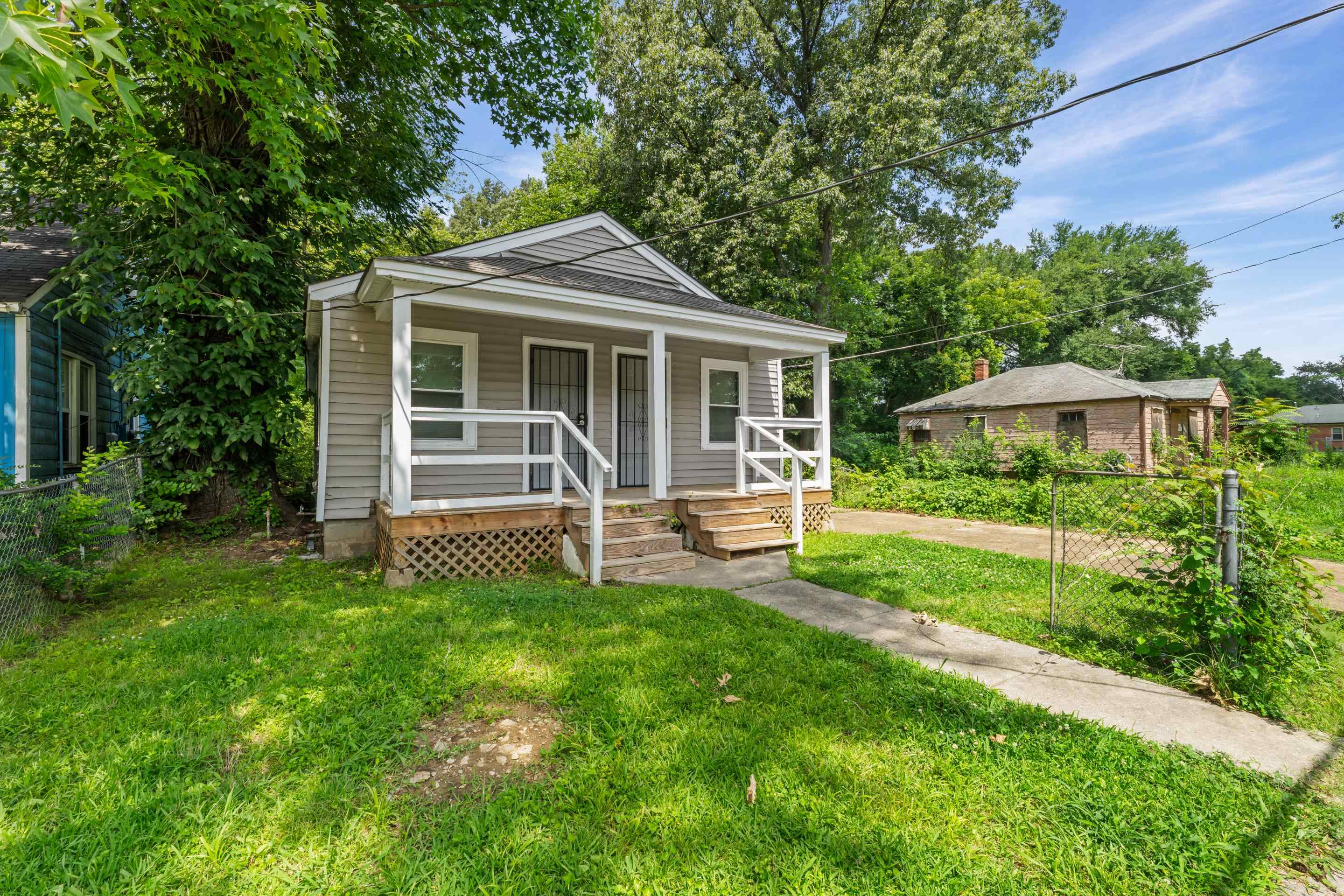 1621 Oakwood St Property Photo 23