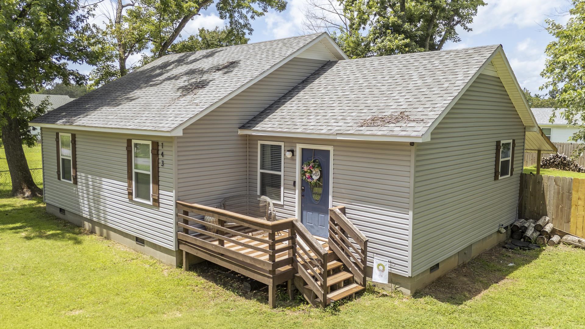 143 Tackett Ln Property Photo 2