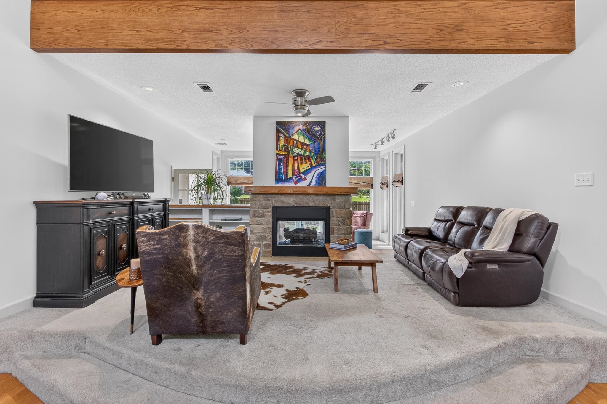 321 Pinewood St Property Photo 7